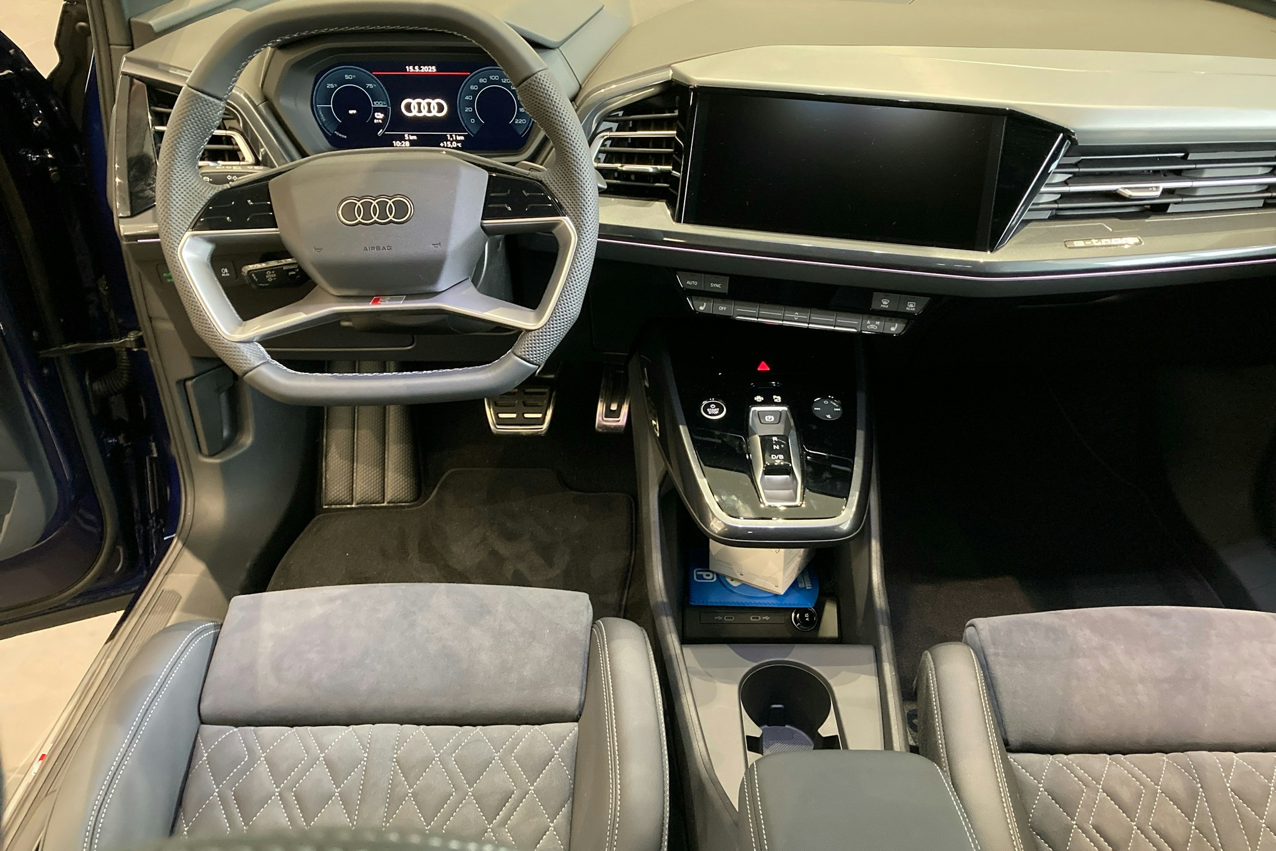 sininen Audi Q4 e-tron 2025 kuva 7.