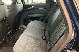 sininen Audi Q4 e-tron 2025 kuva 8.
