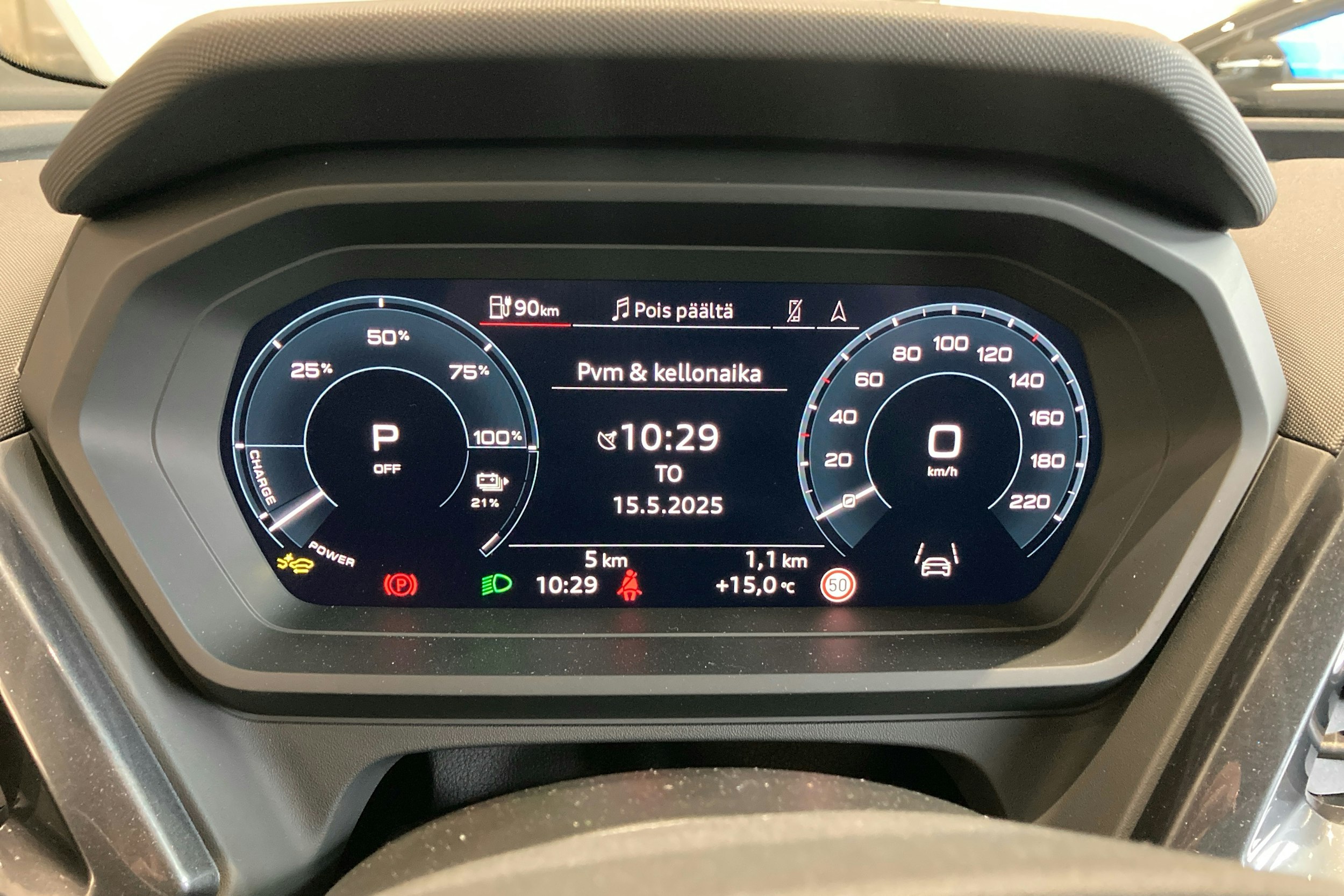 sininen Audi Q4 e-tron 2025 kuva 11.