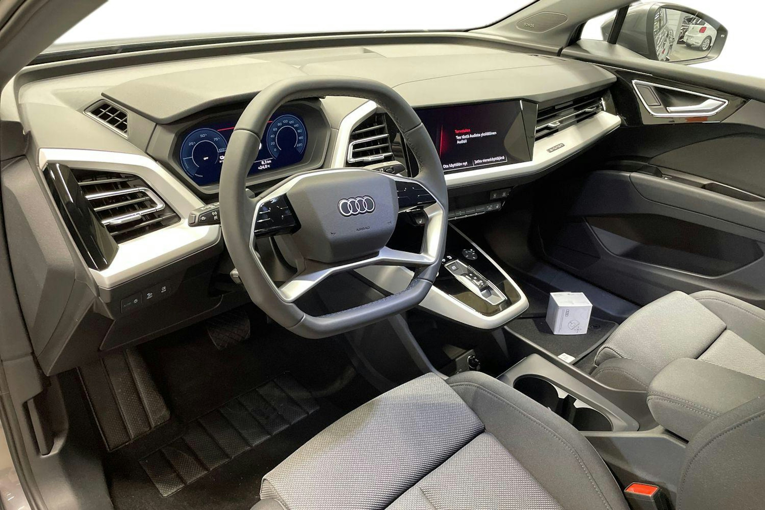 harmaa Audi Q4 e-tron 2025 kuva 7.