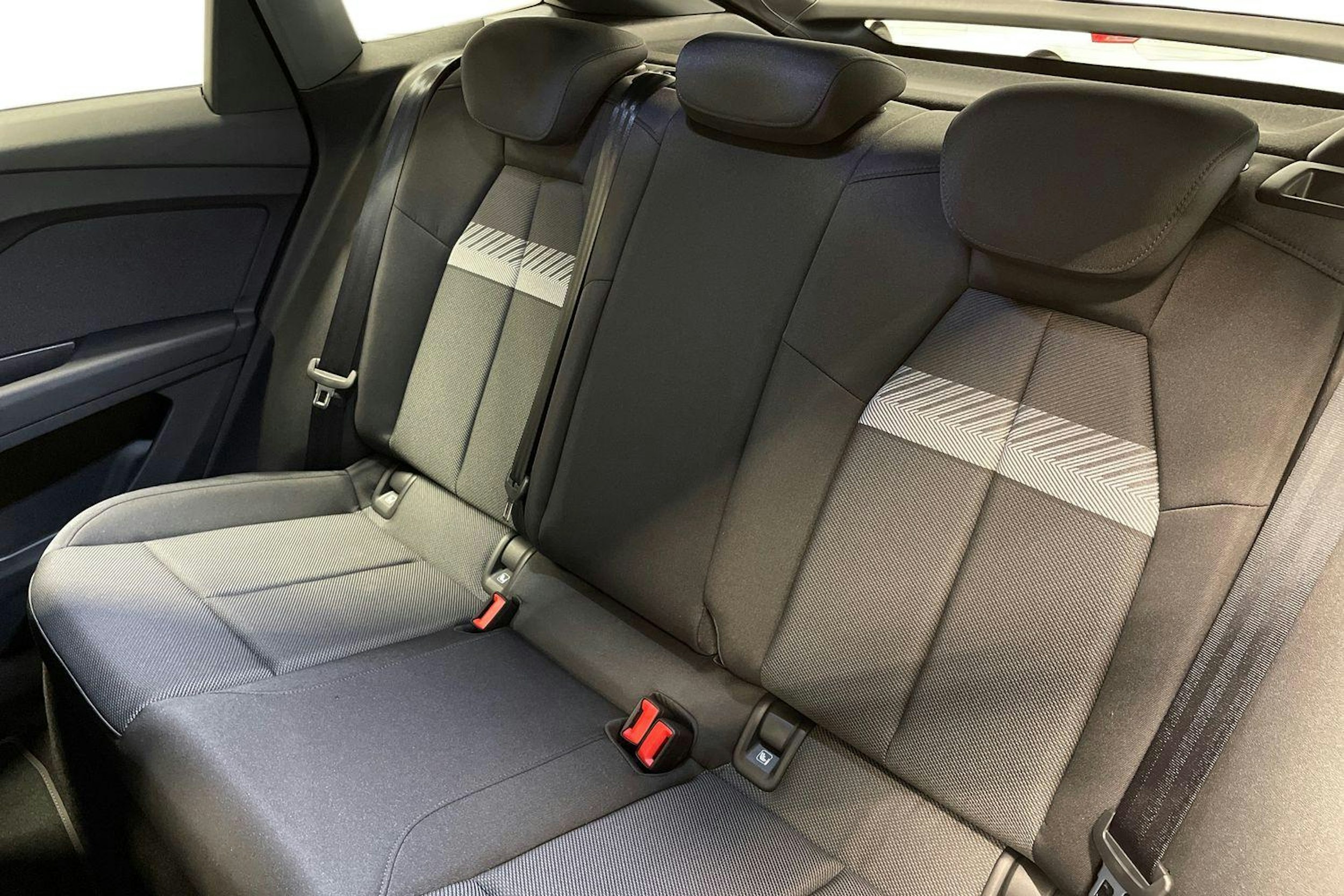 harmaa Audi Q4 e-tron 2025 kuva 10.