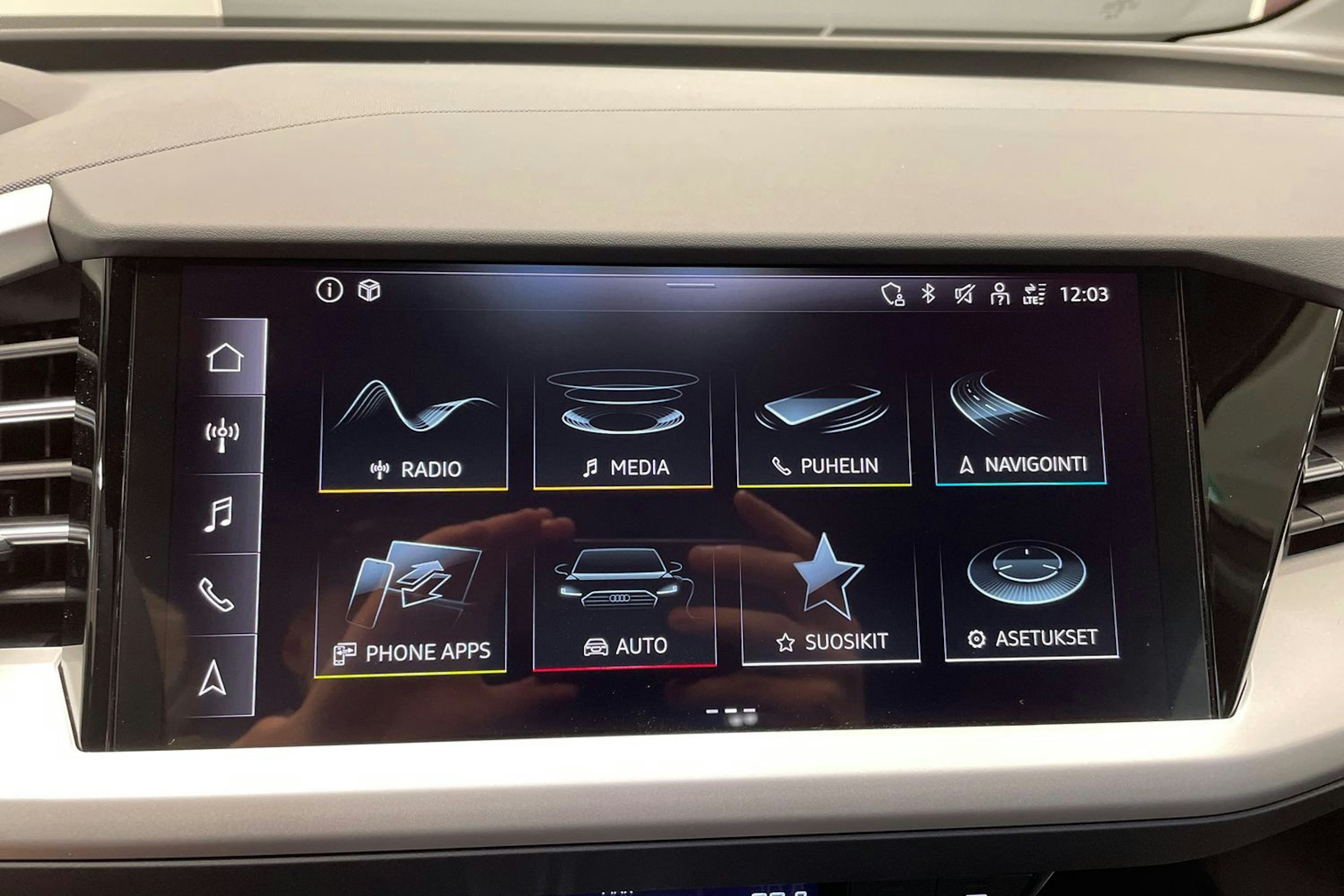 harmaa Audi Q4 e-tron 2025 kuva 15.