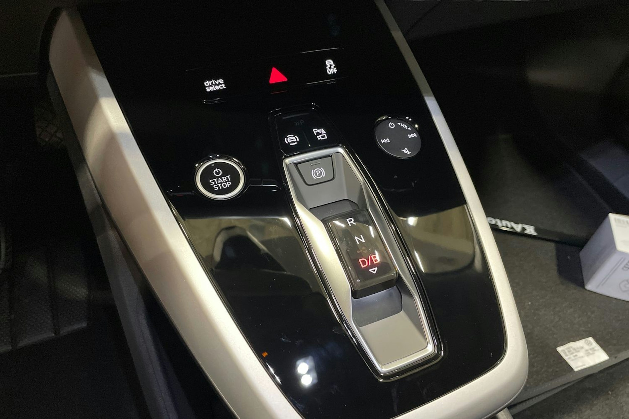 harmaa Audi Q4 e-tron 2025 kuva 17.