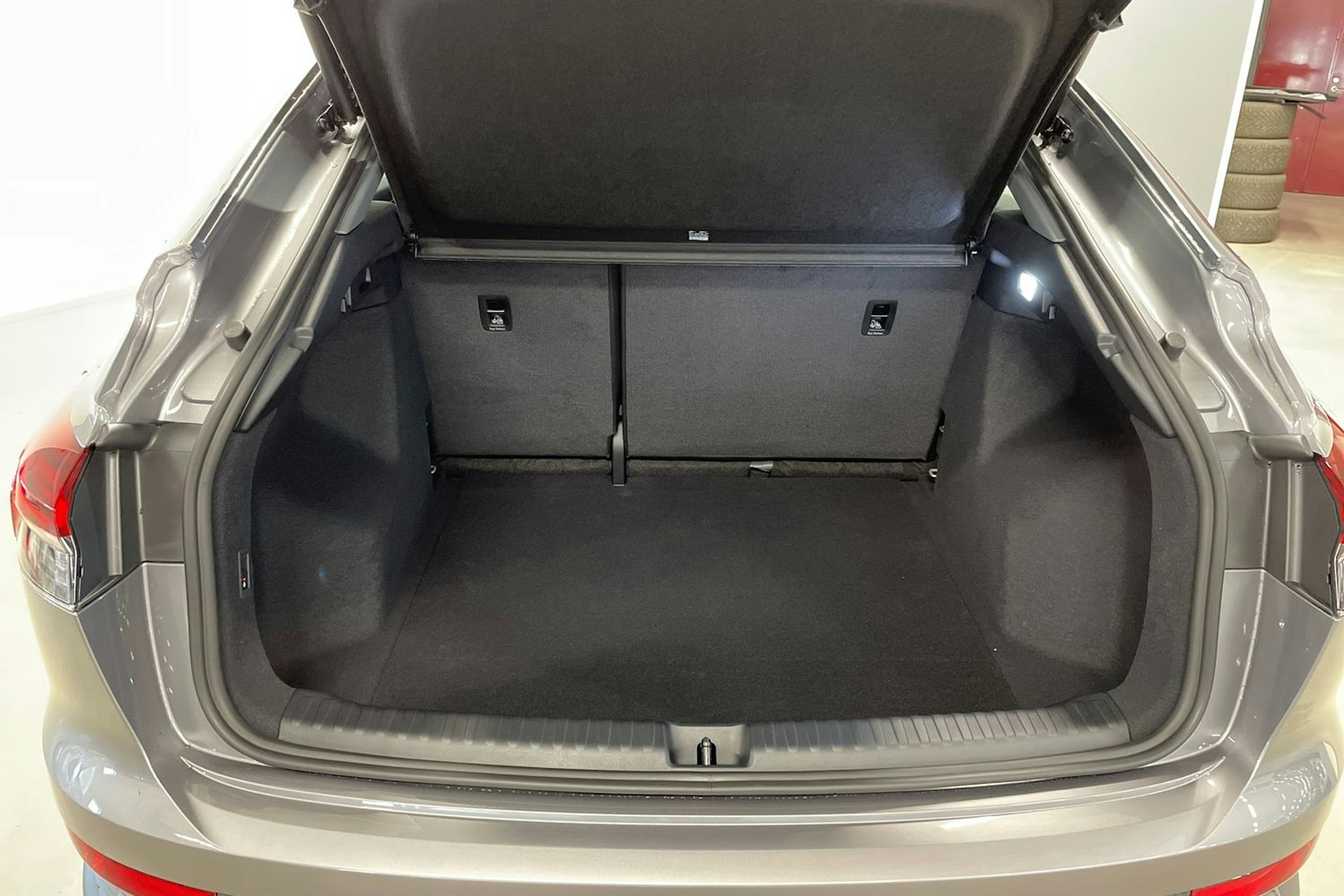 harmaa Audi Q4 e-tron 2025 kuva 18.