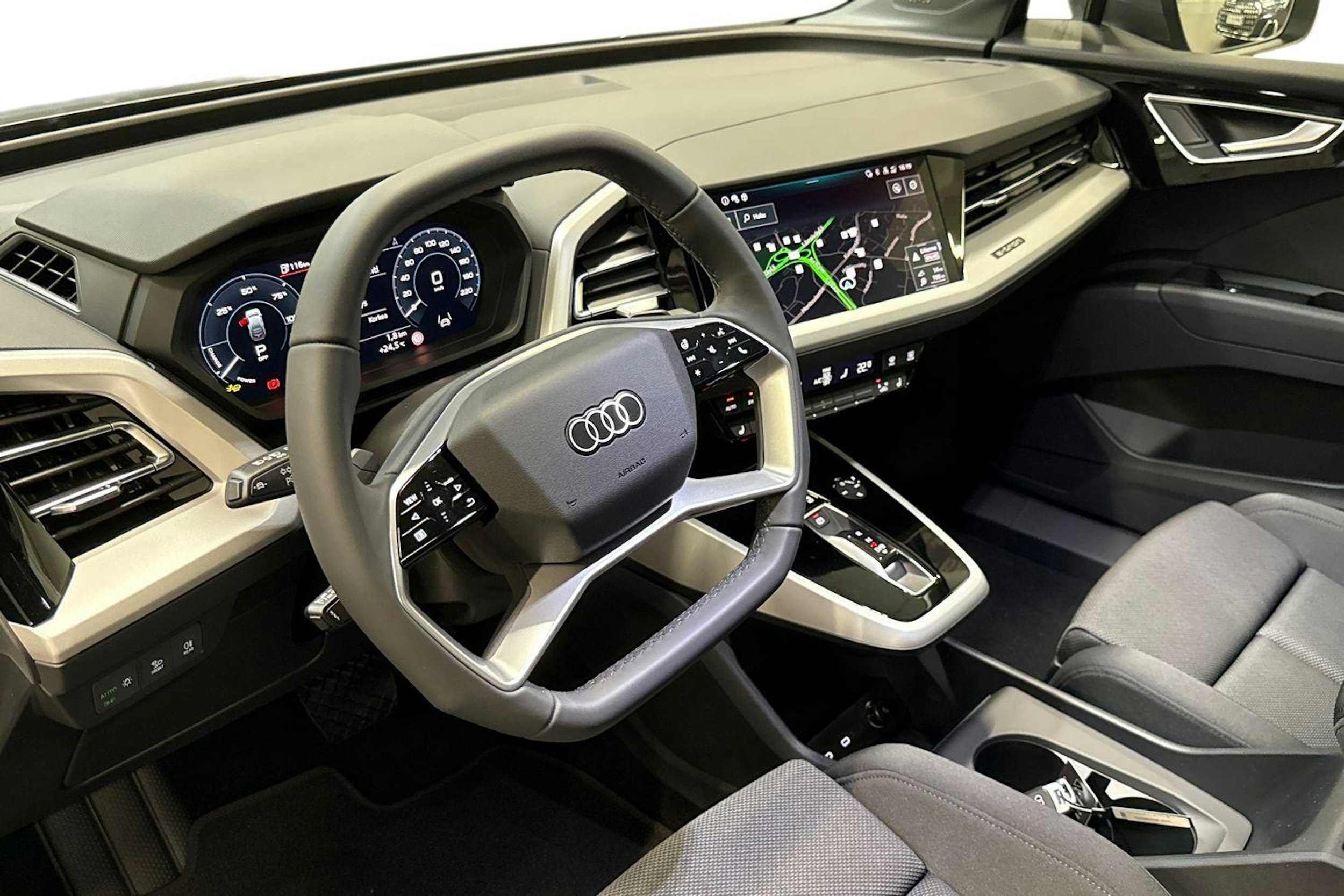 met. harmaa Audi Q4 e-tron 2025 kuva 6.