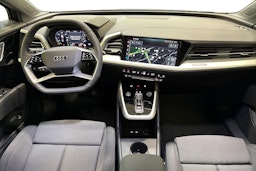 met. harmaa Audi Q4 e-tron 2025 kuva 7.