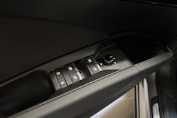 met. harmaa Audi Q4 e-tron 2025 kuva 13.
