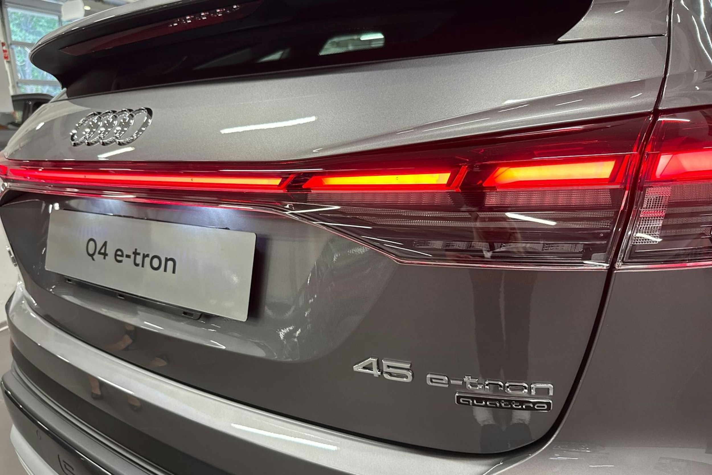 met. harmaa Audi Q4 e-tron 2025 kuva 15.