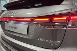 met. harmaa Audi Q4 e-tron 2025 kuva 15.