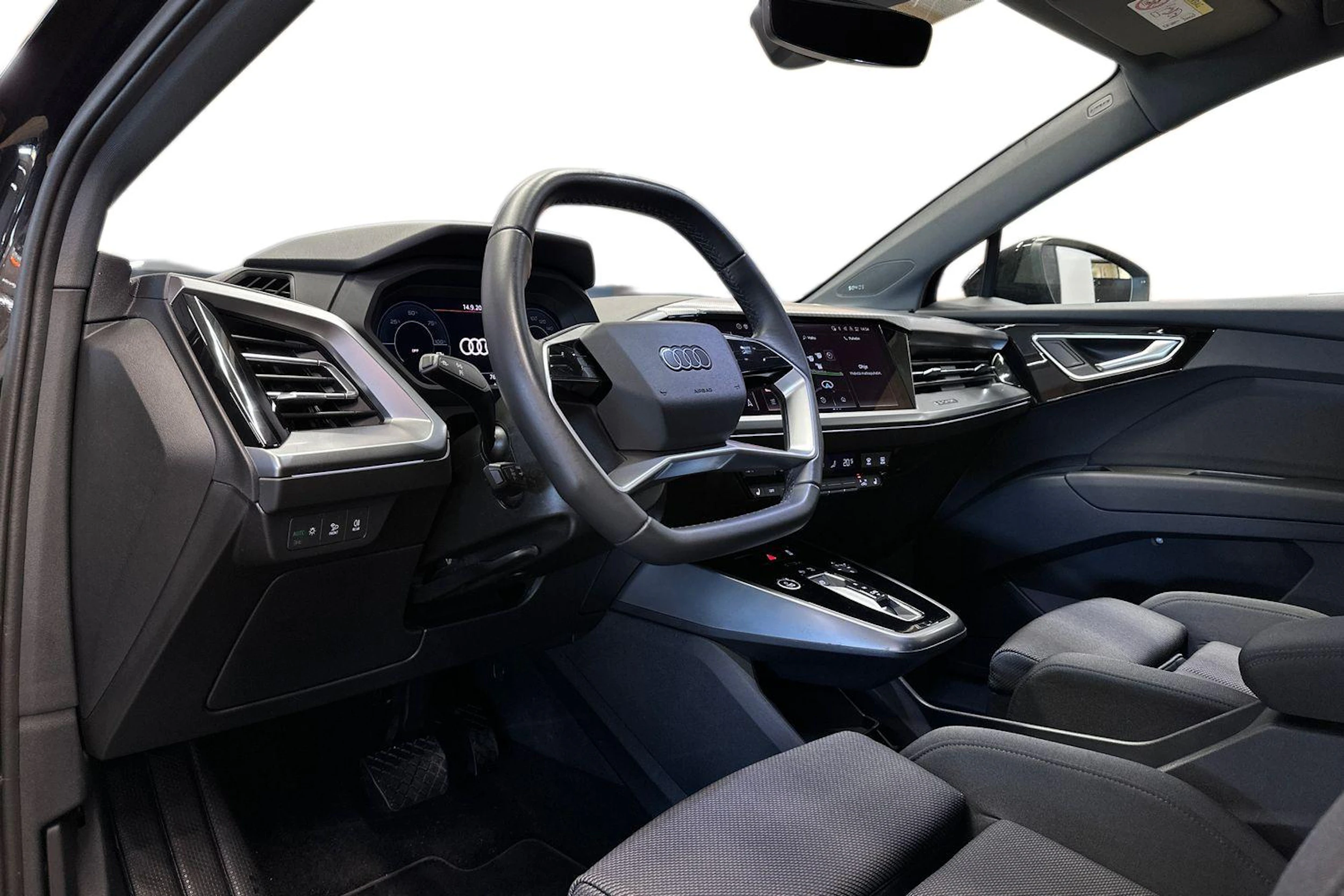 musta Audi Q4 e-tron 2025 kuva 6.