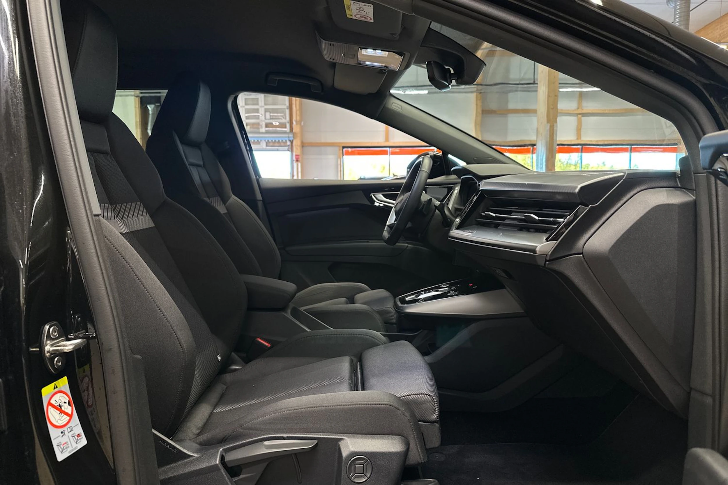musta Audi Q4 e-tron 2025 kuva 10.