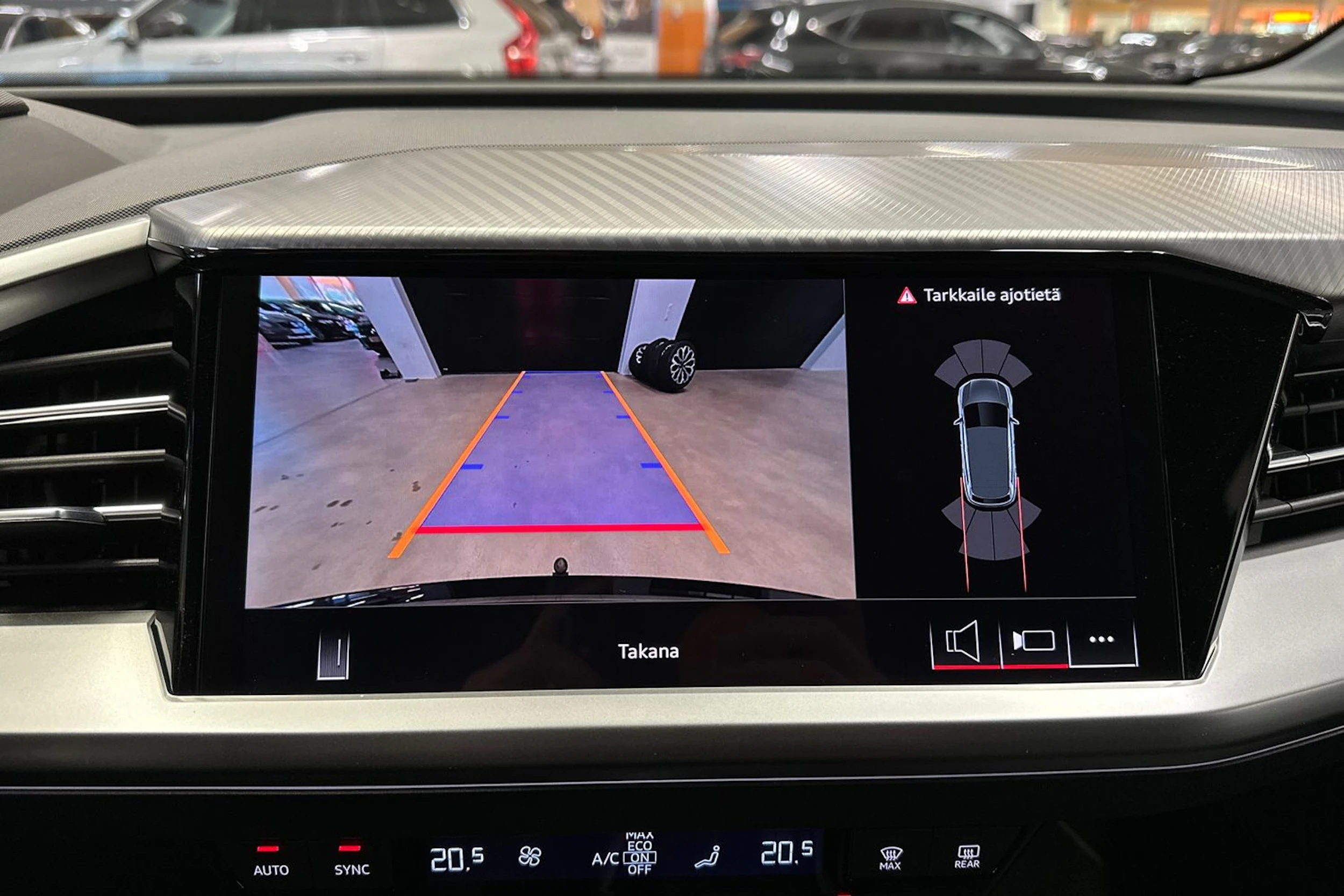 musta Audi Q4 e-tron 2025 kuva 12.