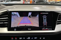 musta Audi Q4 e-tron 2025 kuva 12.