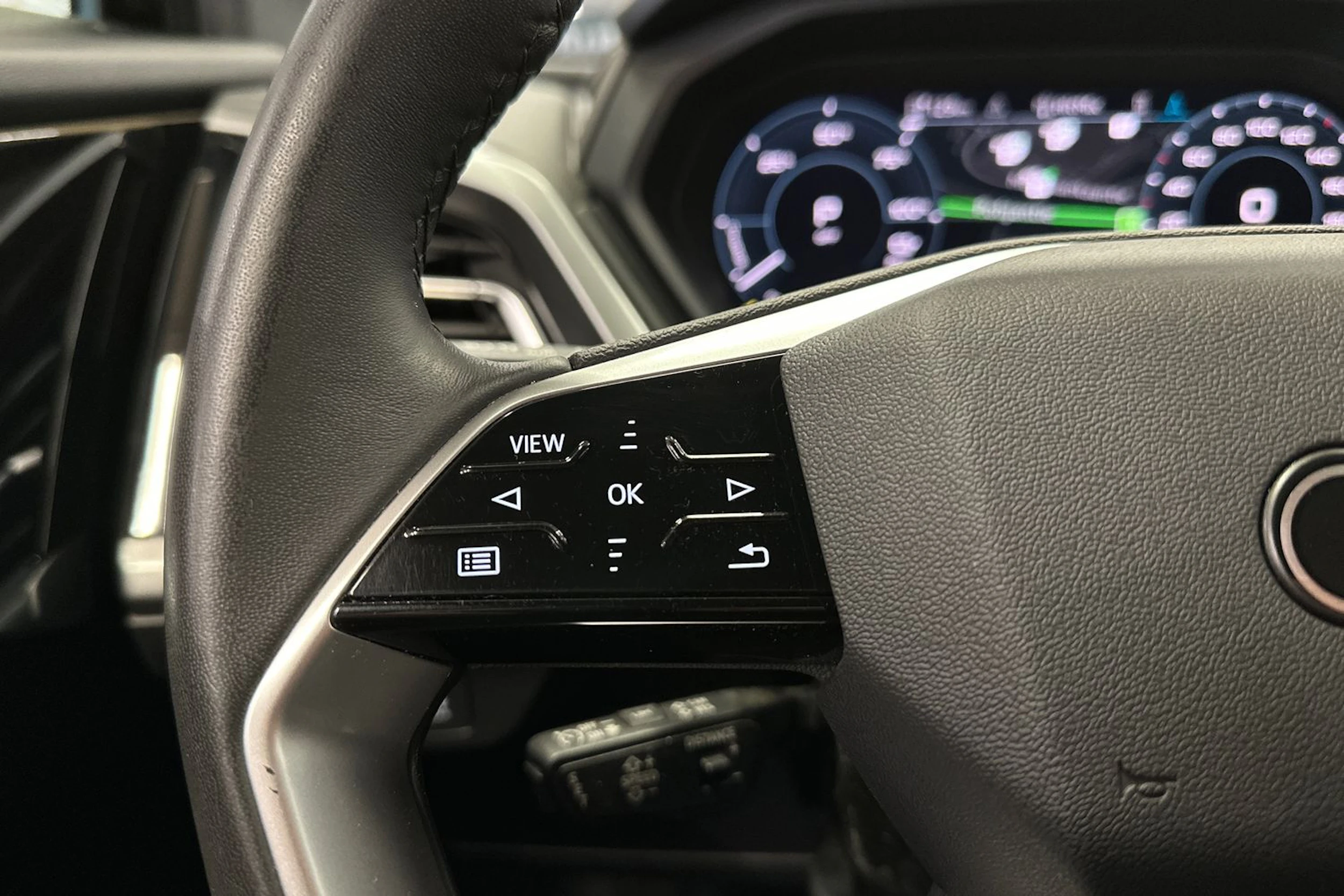 musta Audi Q4 e-tron 2025 kuva 18.