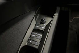 musta Audi Q4 e-tron 2025 kuva 21.