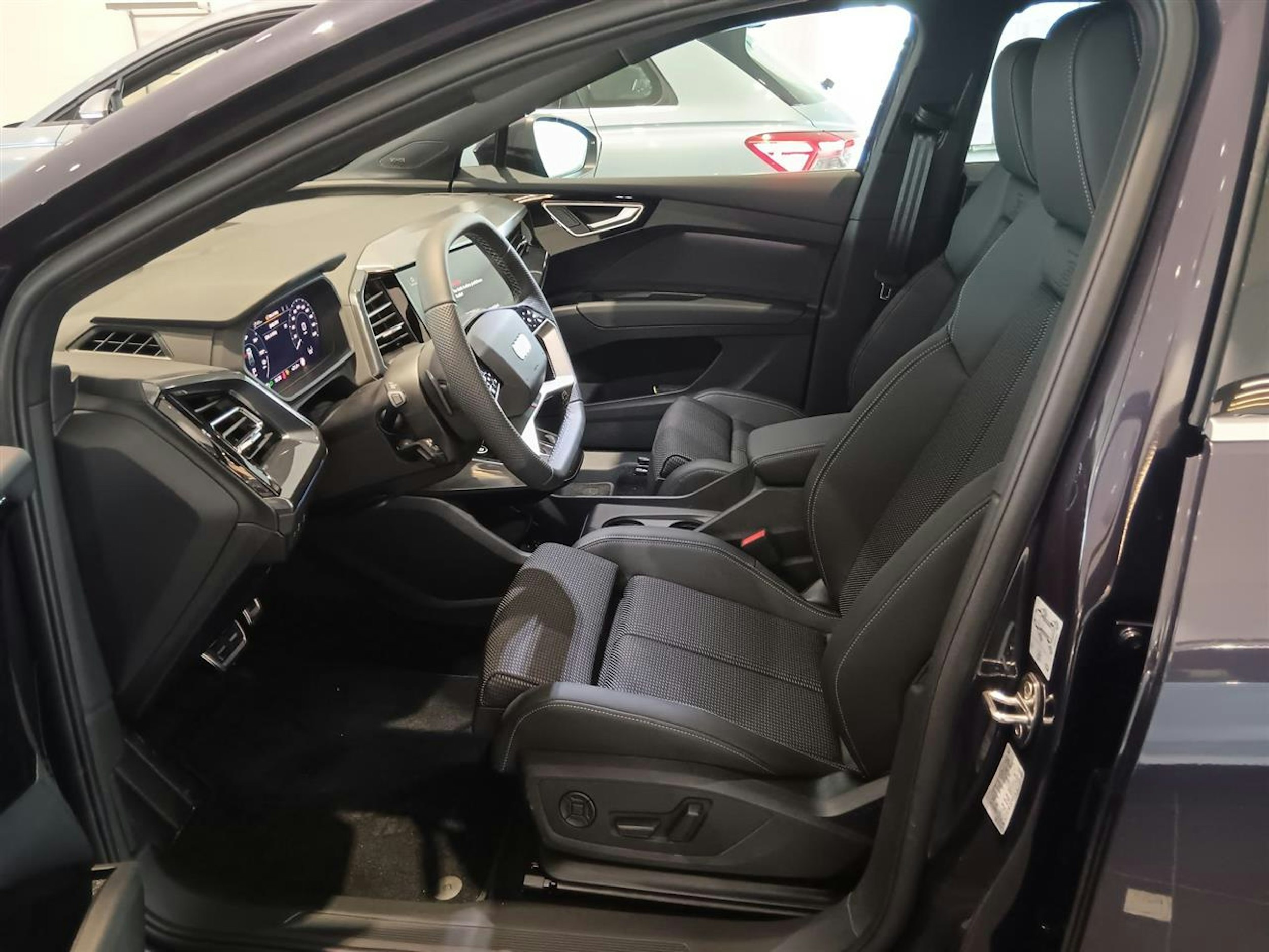 aurora violetti Audi Q4 e-tron 2025 kuva 3.