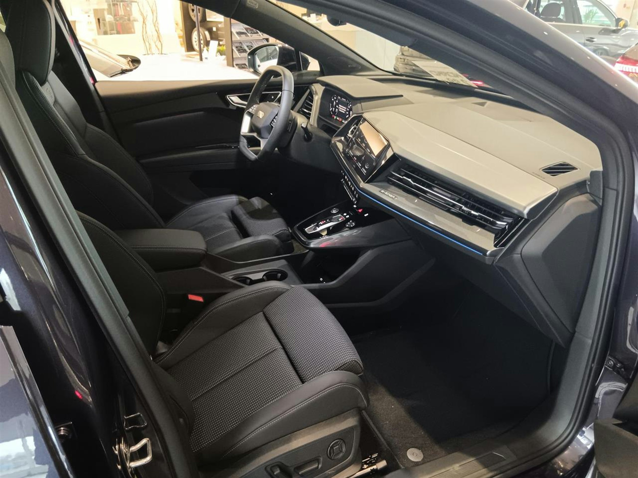 aurora violetti Audi Q4 e-tron 2025 kuva 8.