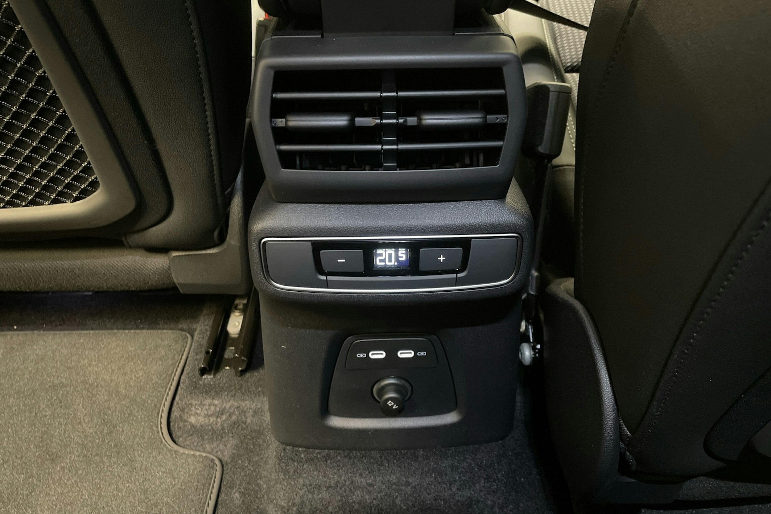 aurora violetti Audi Q4 e-tron 2025 kuva 11.