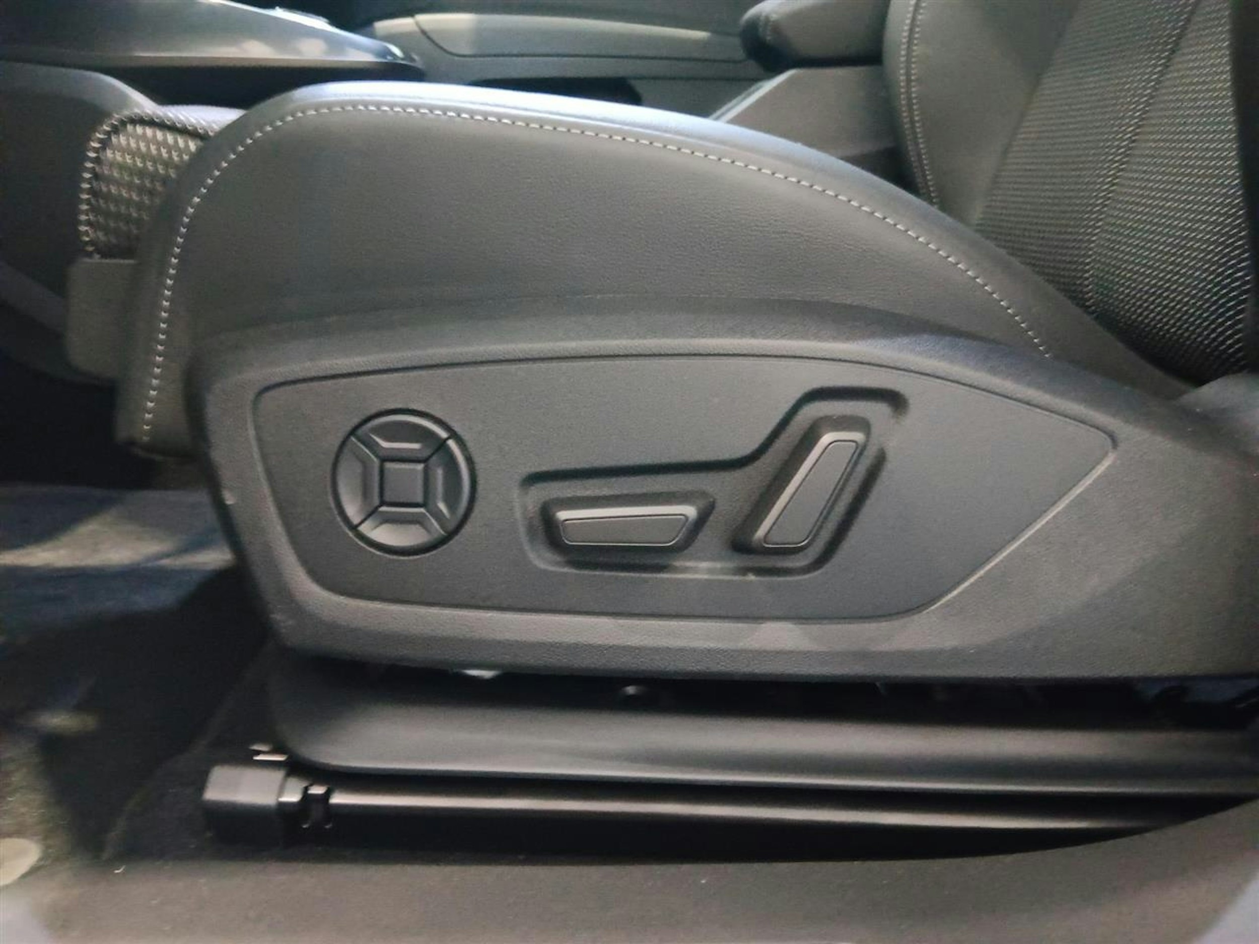 aurora violetti Audi Q4 e-tron 2025 kuva 12.
