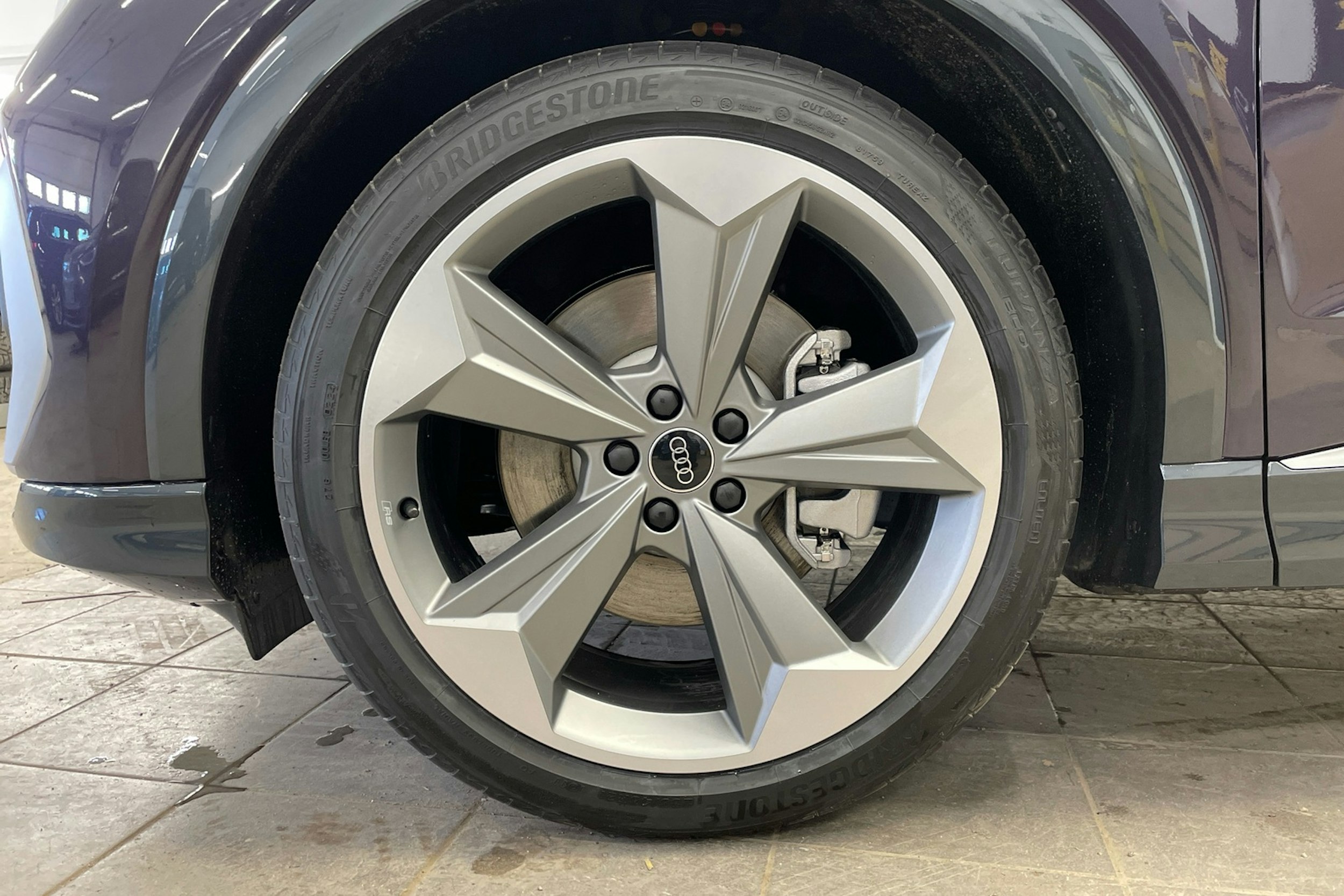 aurora violetti Audi Q4 e-tron 2025 kuva 22.