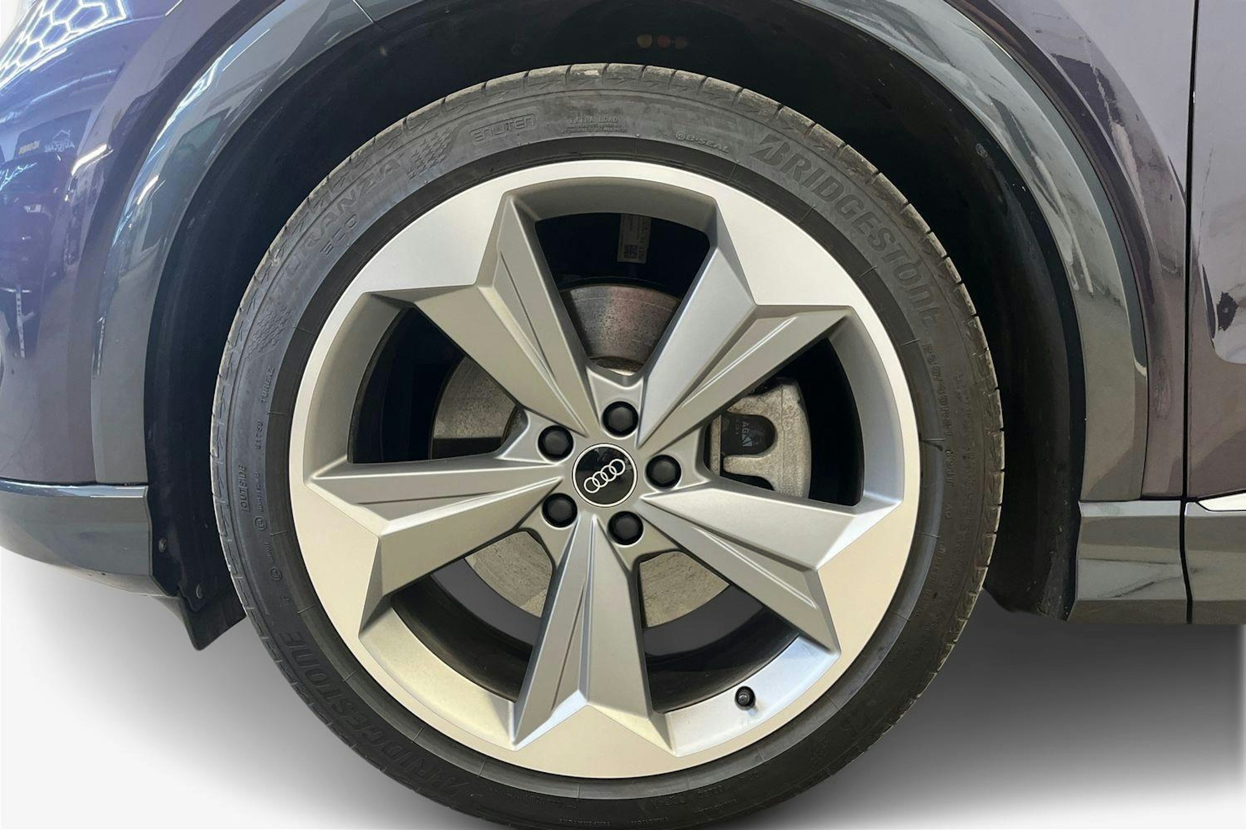 aurora violetti Audi Q4 e-tron 2025 kuva 24.