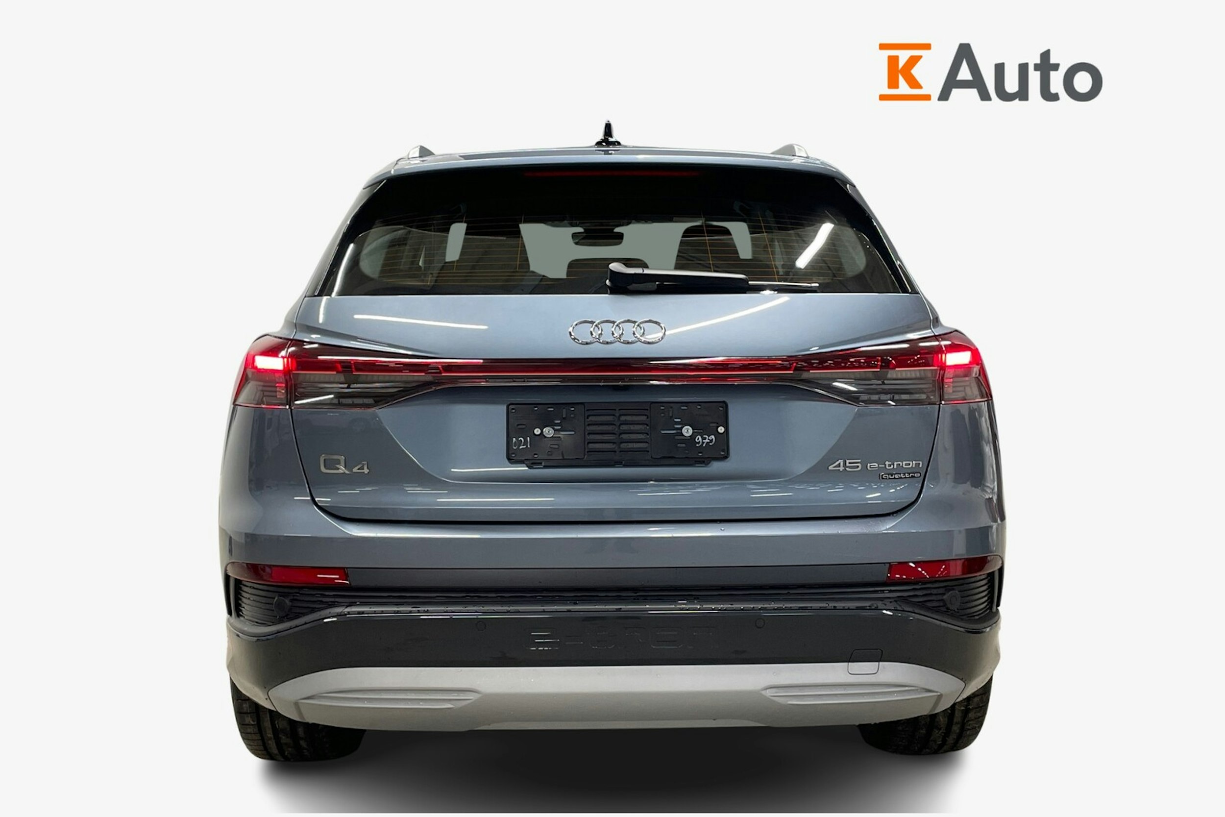 sininen Audi Q4 e-tron 2025 kuva 3.