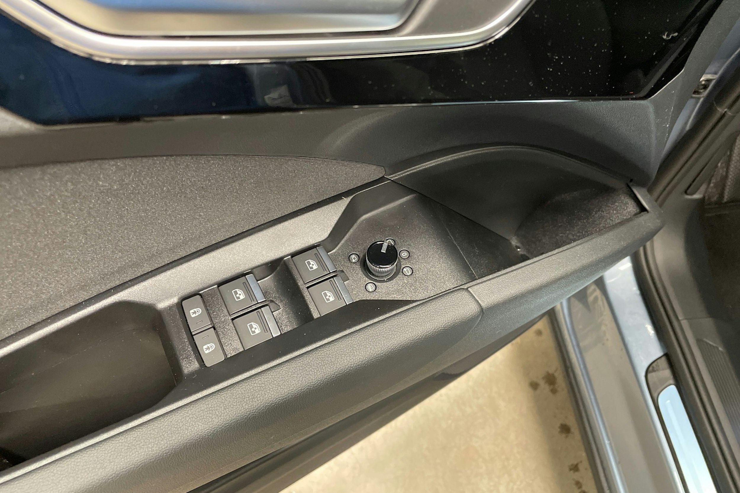 sininen Audi Q4 e-tron 2025 kuva 12.
