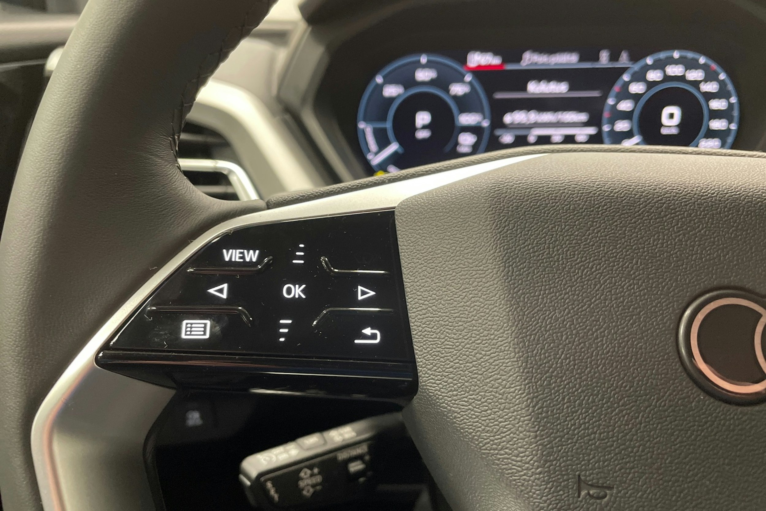 sininen Audi Q4 e-tron 2025 kuva 17.