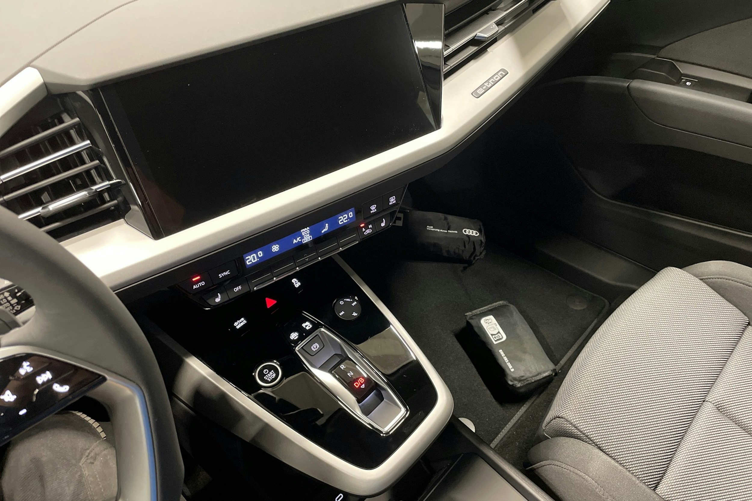 sininen Audi Q4 e-tron 2025 kuva 20.