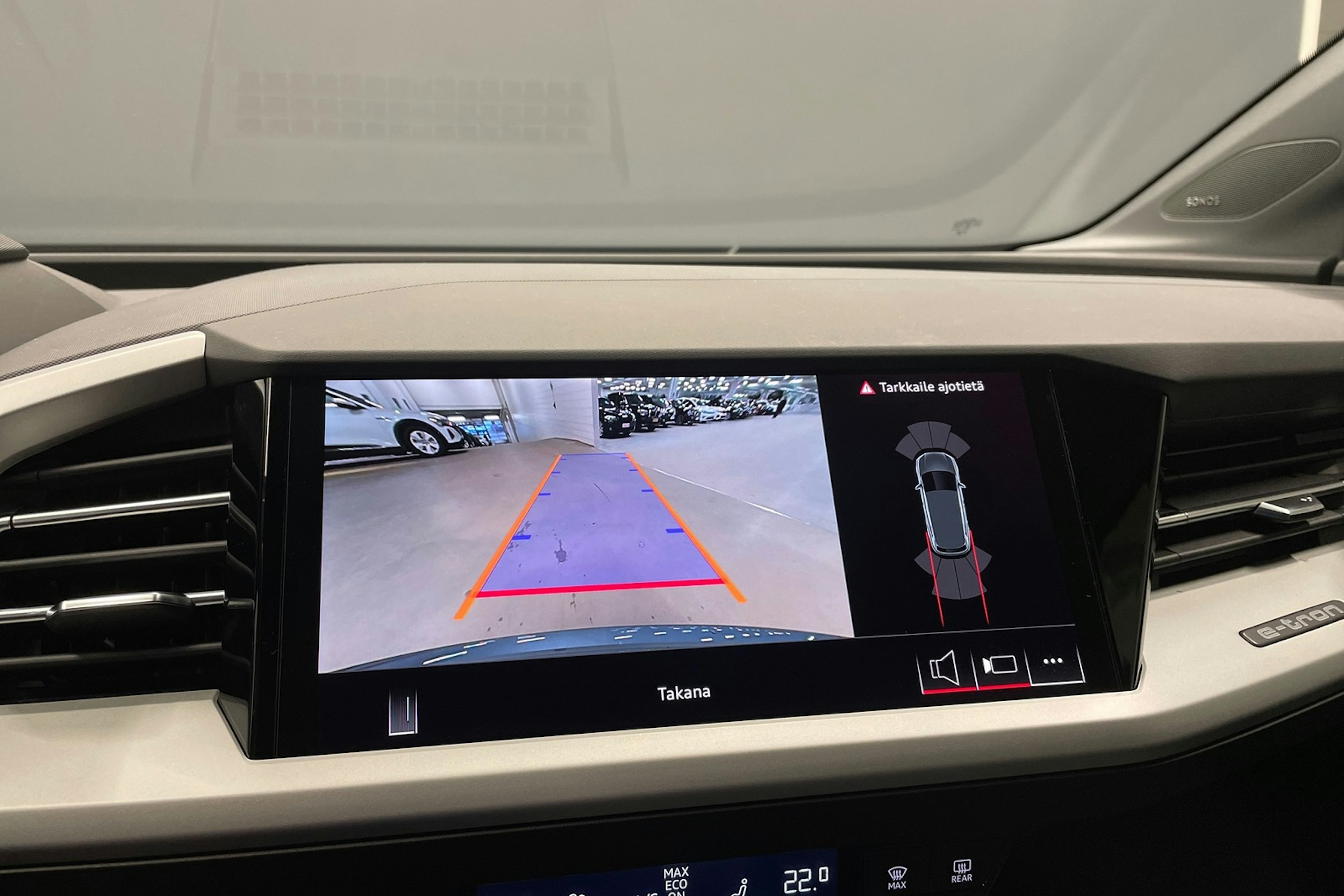 sininen Audi Q4 e-tron 2025 kuva 21.
