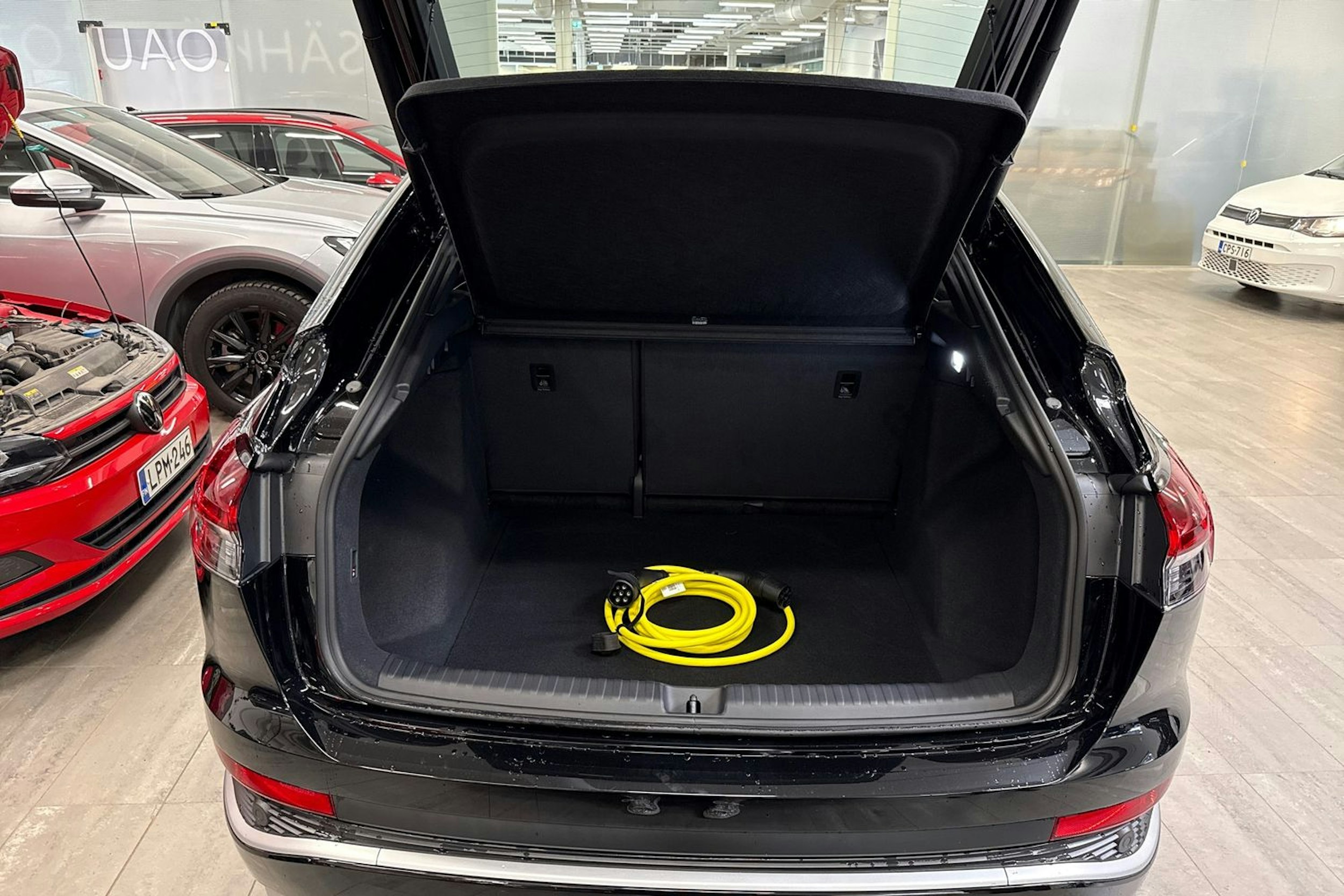 musta Audi Q4 e-tron 2025 kuva 11.