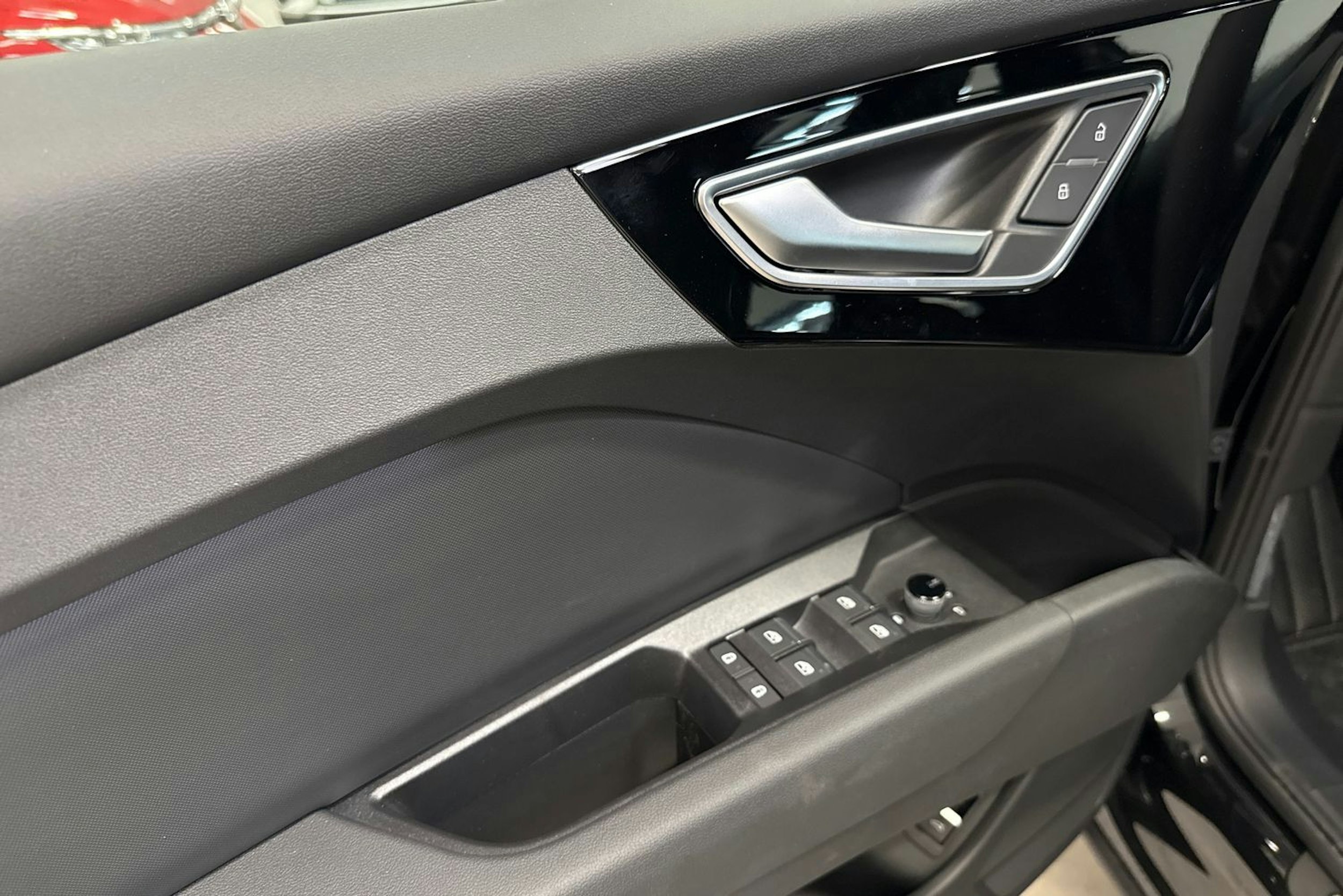 musta Audi Q4 e-tron 2025 kuva 15.
