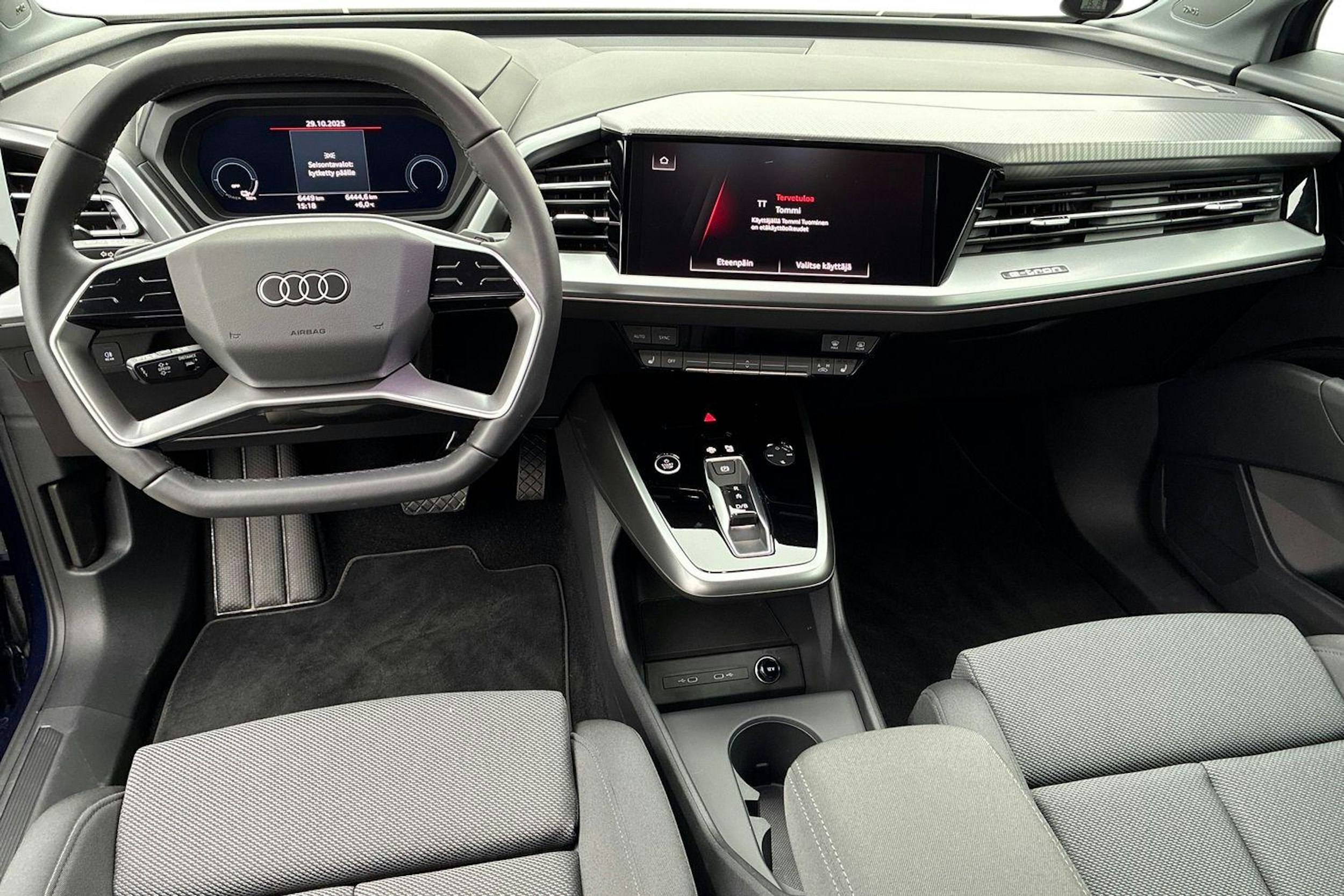 sininen Audi Q4 e-tron 2025 kuva 7.