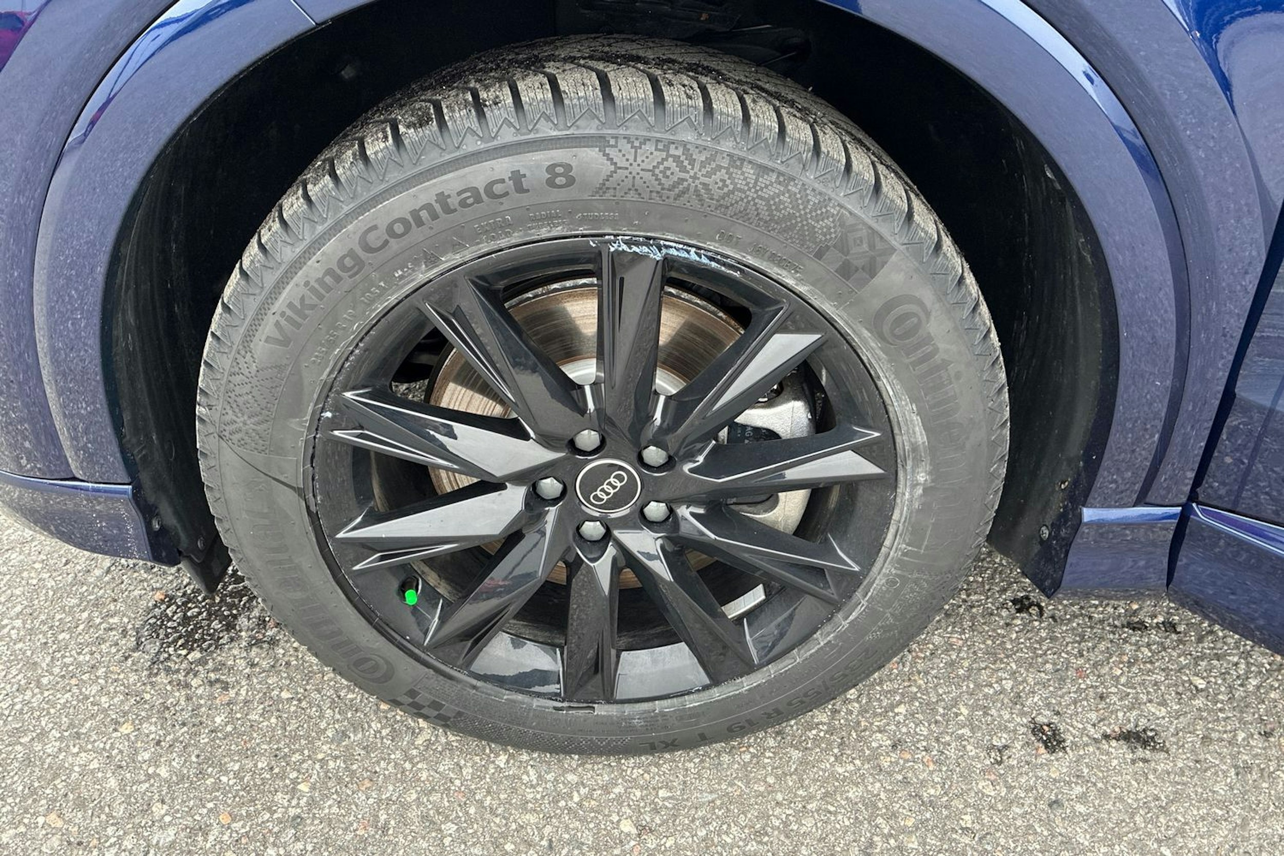 sininen Audi Q4 e-tron 2025 kuva 9.