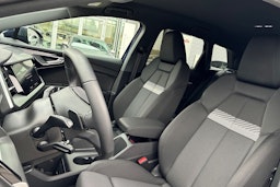 sininen Audi Q4 e-tron 2025 kuva 11.