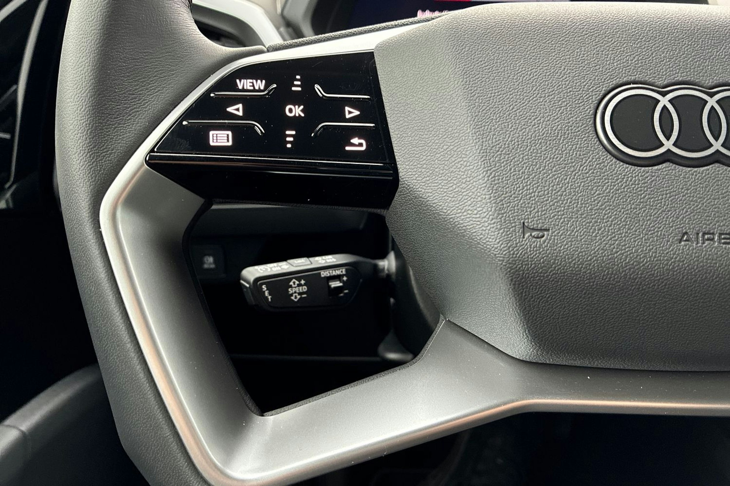 sininen Audi Q4 e-tron 2025 kuva 14.