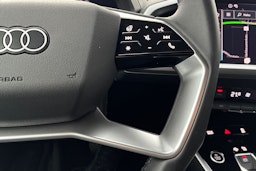 sininen Audi Q4 e-tron 2025 kuva 15.