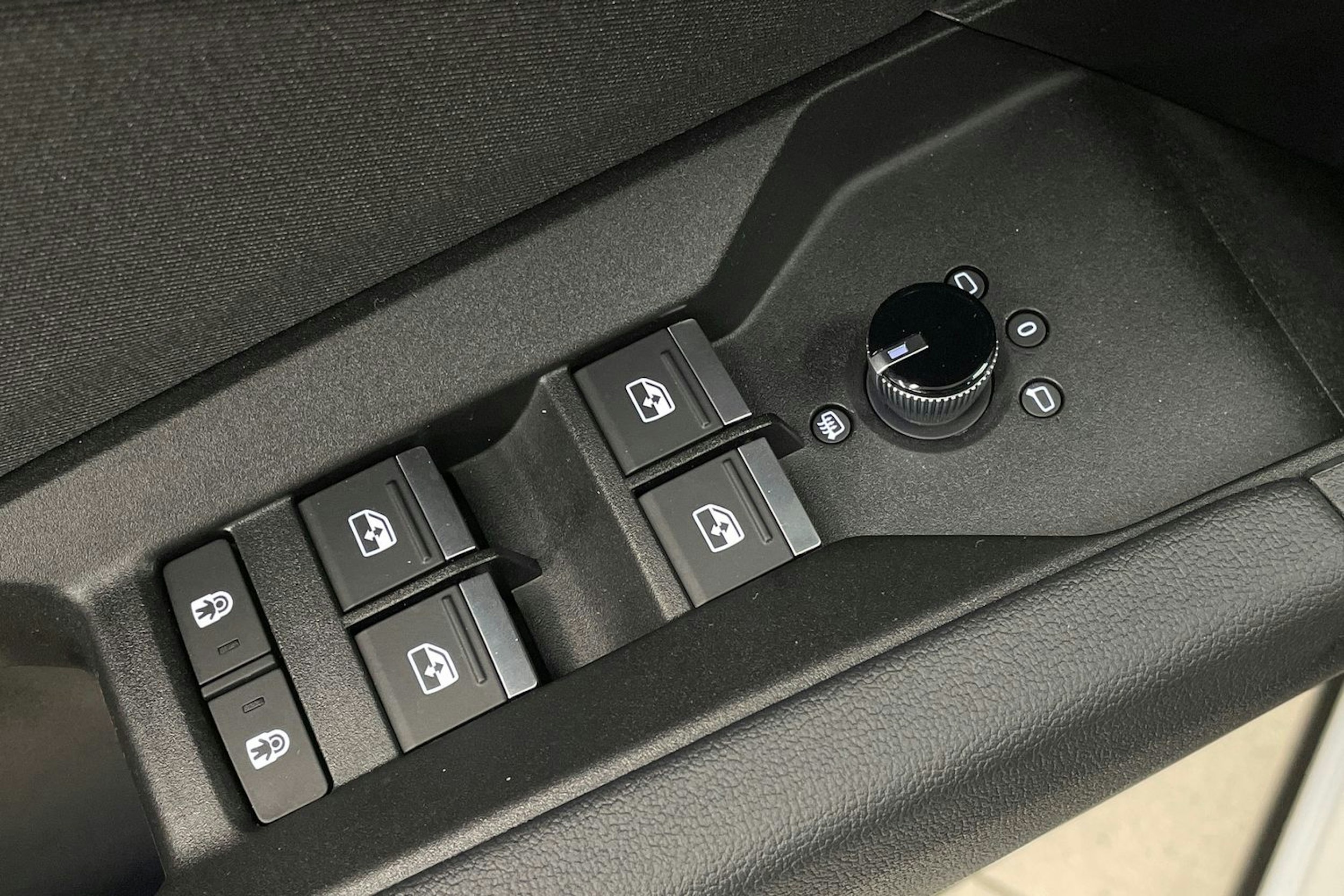 valkoinen Audi Q4 e-tron 2025 kuva 11.