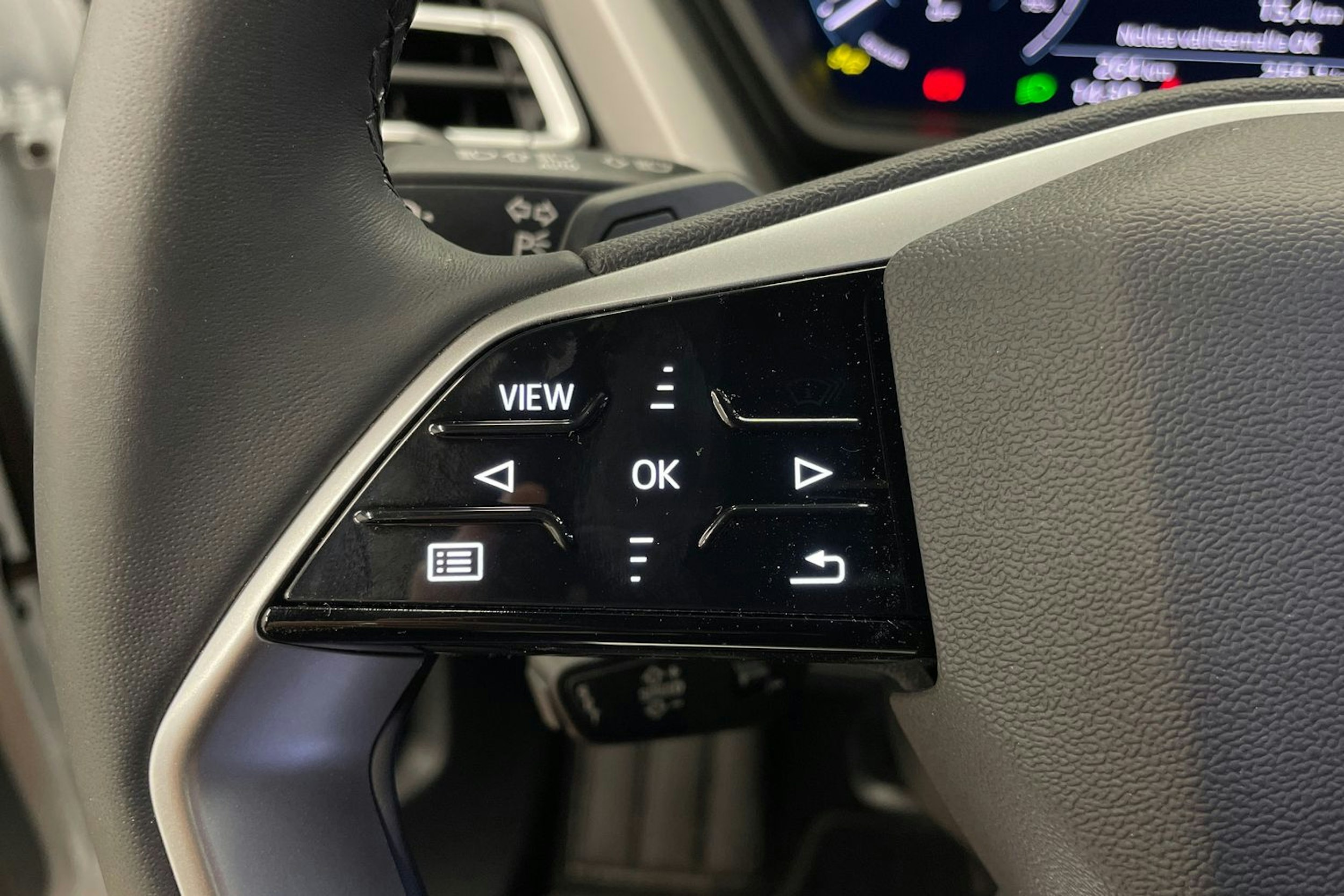 valkoinen Audi Q4 e-tron 2025 kuva 13.