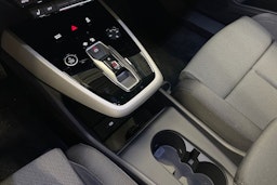 valkoinen Audi Q4 e-tron 2025 kuva 16.
