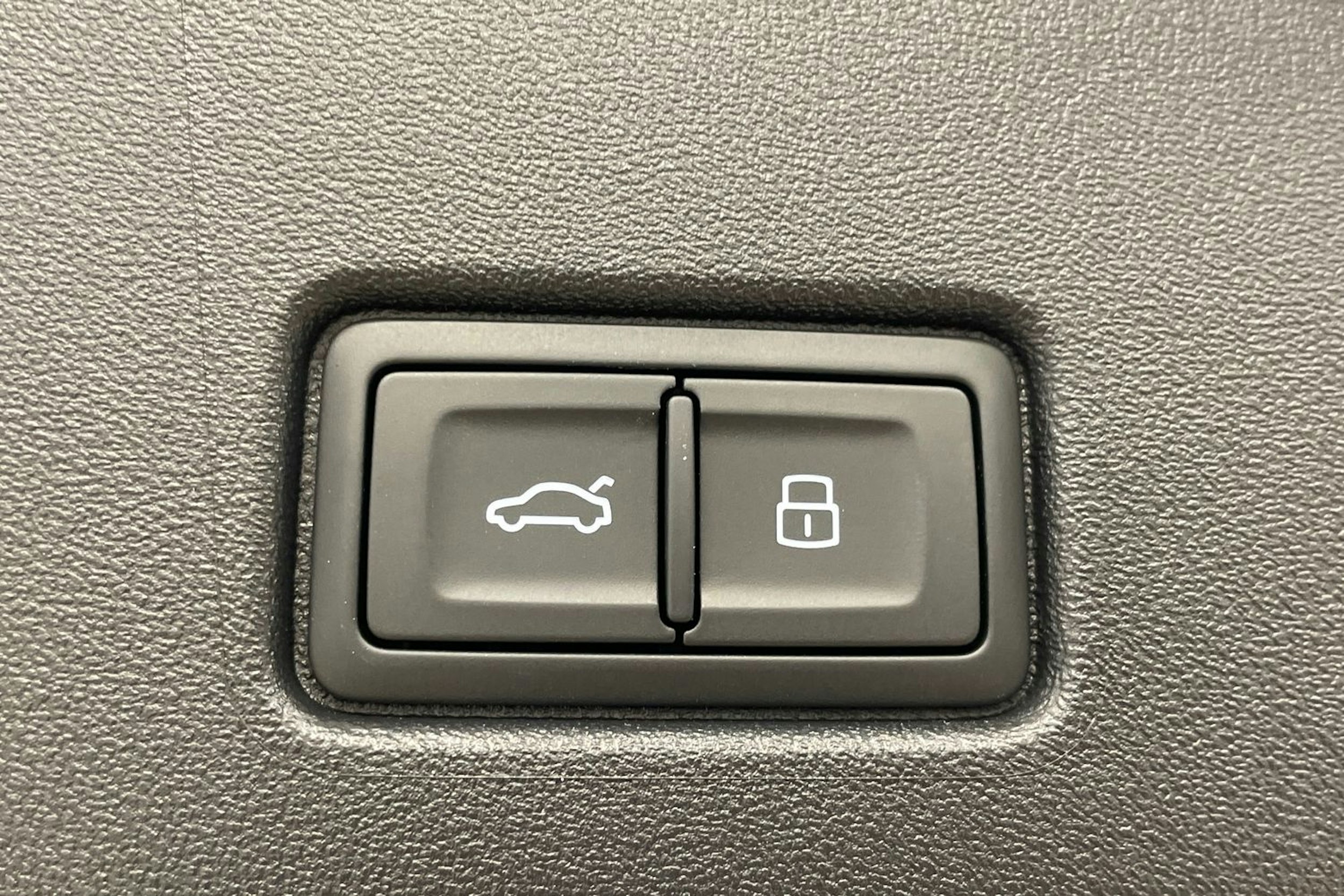 valkoinen Audi Q4 e-tron 2025 kuva 20.