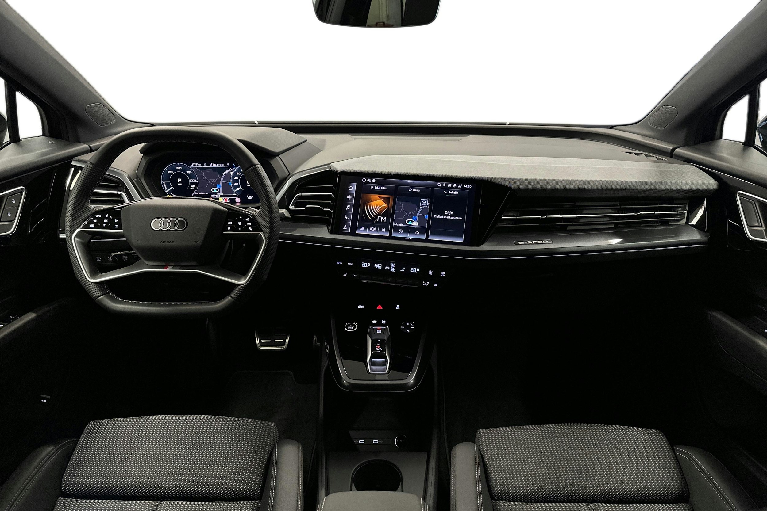 musta Audi Q4 e-tron 2025 kuva 9.