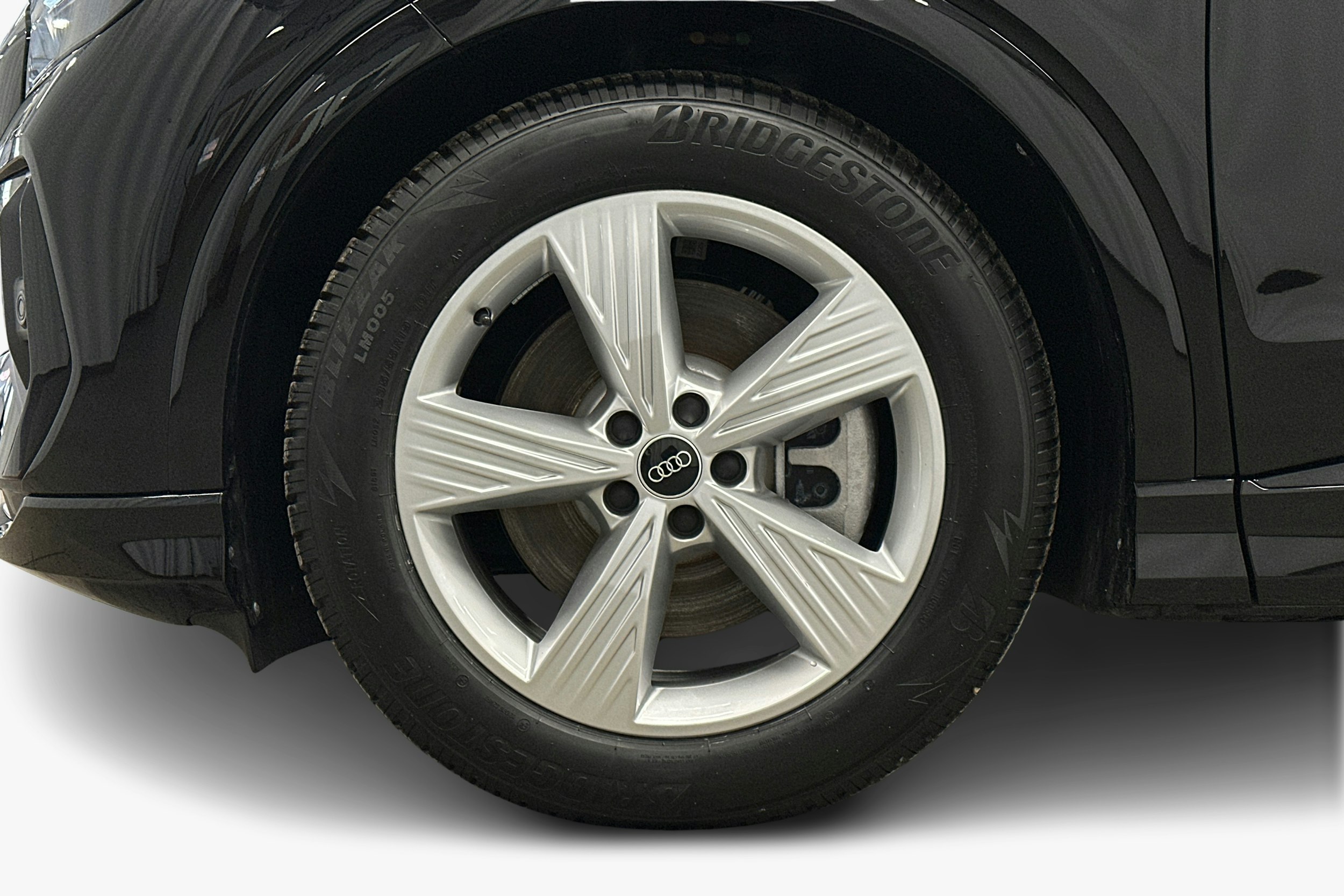 musta Audi Q4 e-tron 2025 kuva 11.