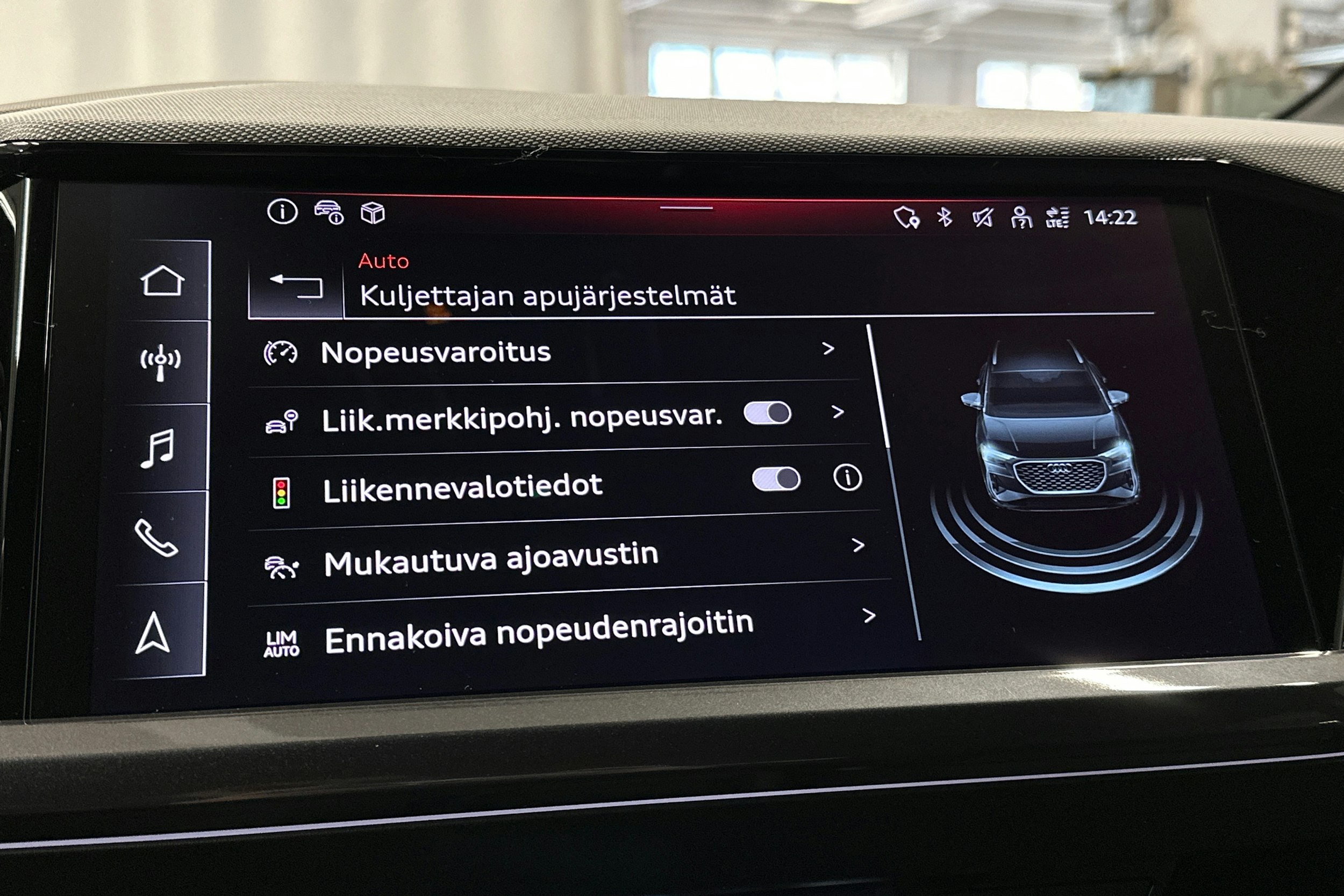 musta Audi Q4 e-tron 2025 kuva 25.