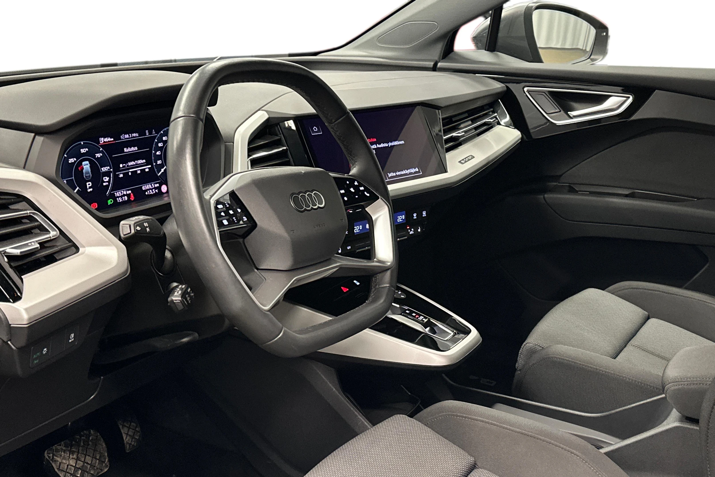 harmaa Audi Q4 e-tron 2025 kuva 6.