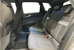 harmaa Audi Q4 e-tron 2025 kuva 8.