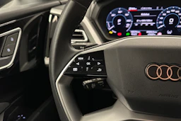harmaa Audi Q4 e-tron 2025 kuva 12.