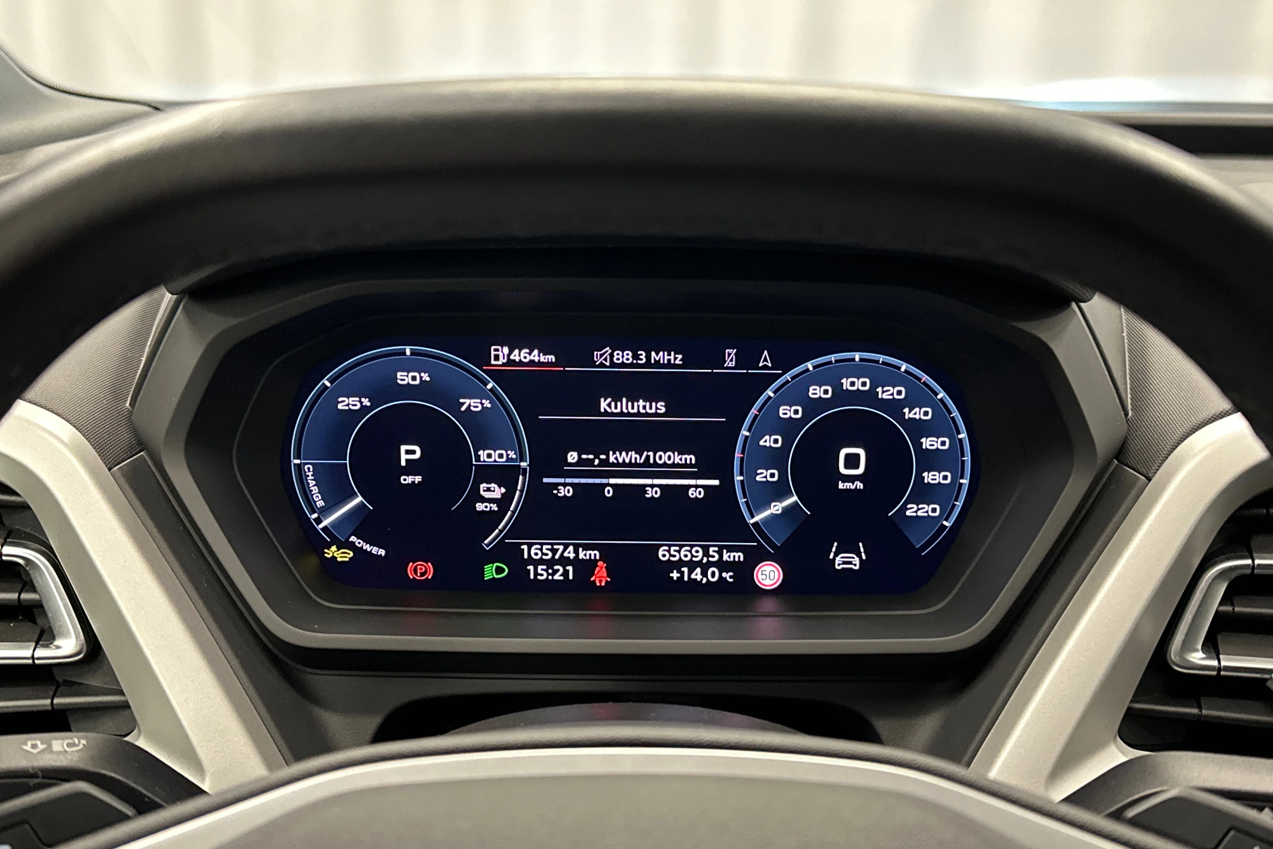harmaa Audi Q4 e-tron 2025 kuva 14.