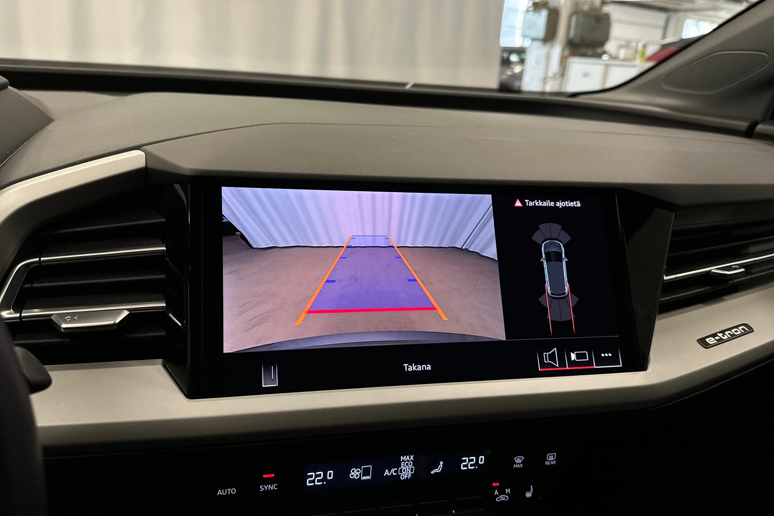 harmaa Audi Q4 e-tron 2025 kuva 16.