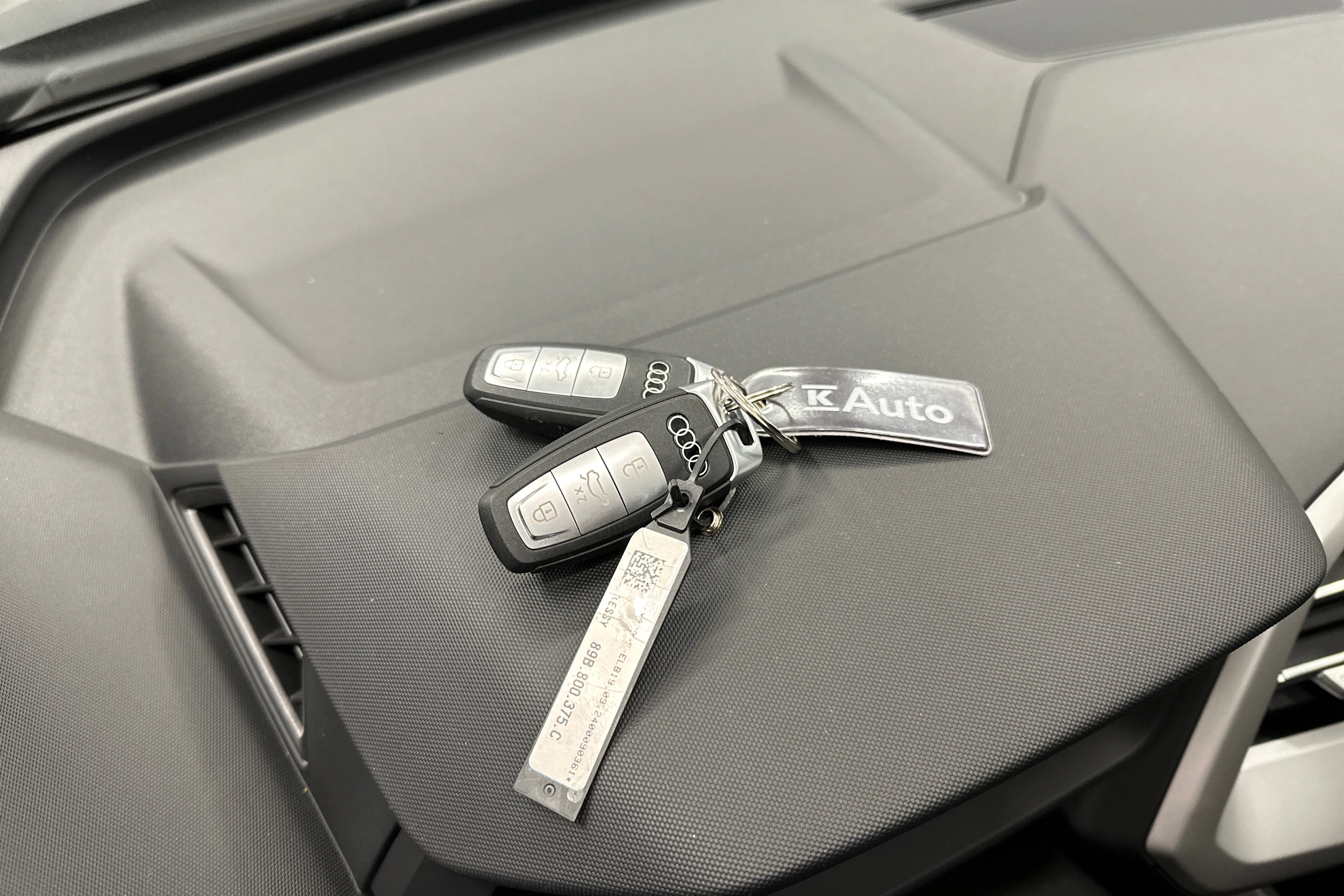 harmaa Audi Q4 e-tron 2025 kuva 31.